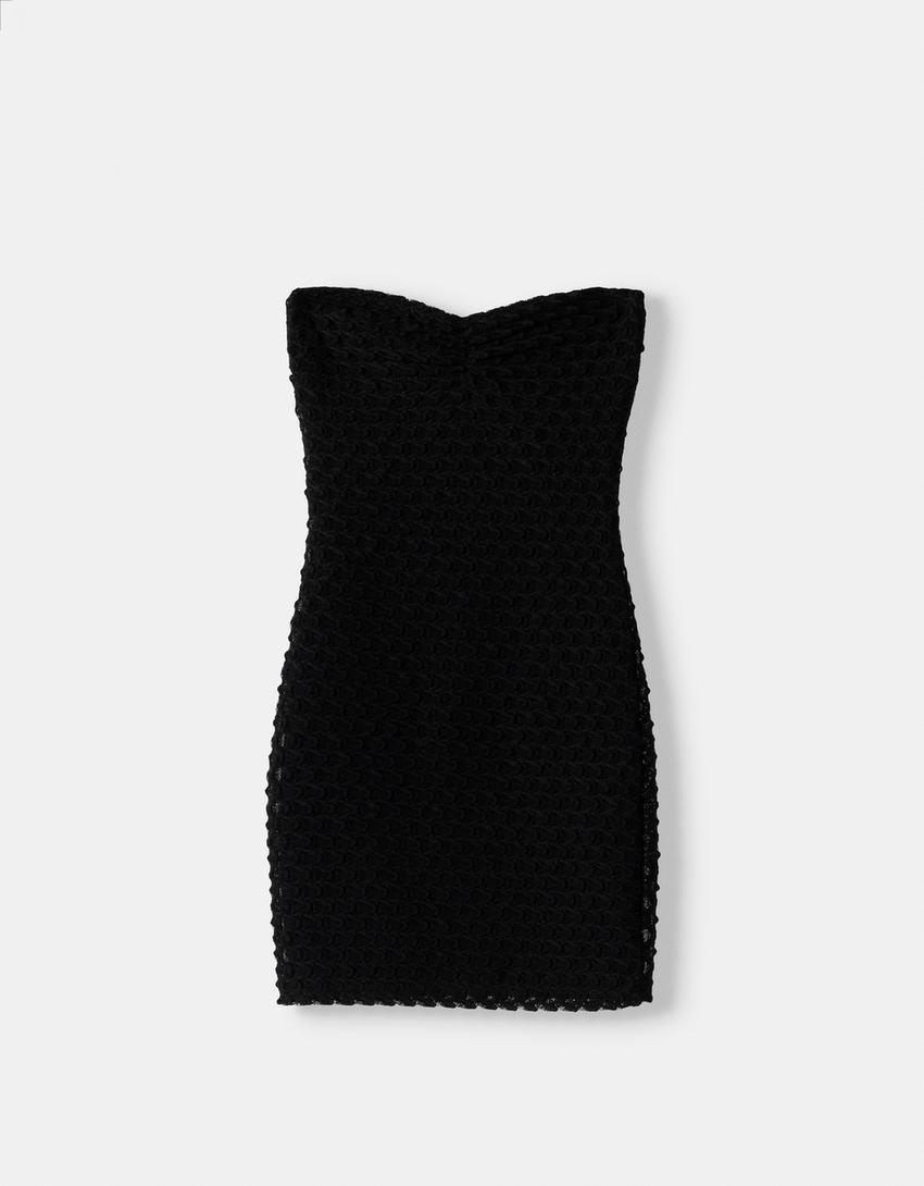 فستان قصير بأكتاف مكشوفة ودانتيل شريطي-أسود-4