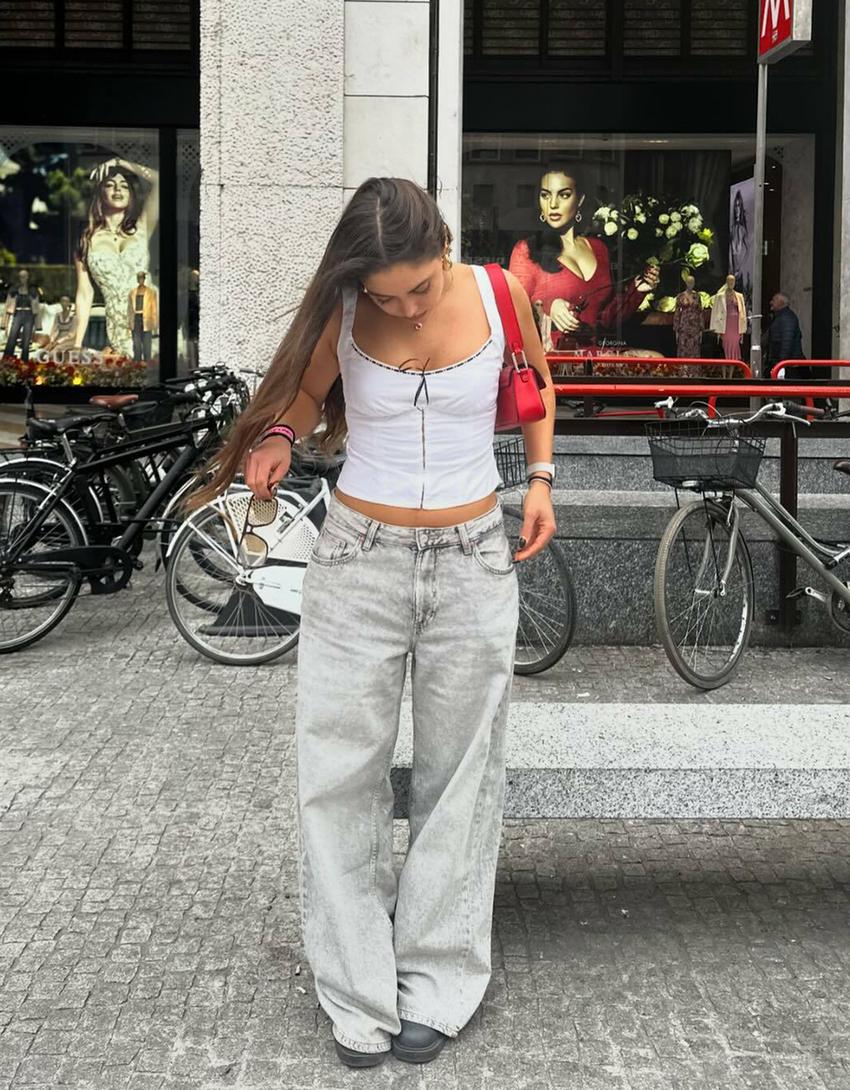 توب بوبلين بحمالات وتفصيل حافة دانتيل-أبيض-3