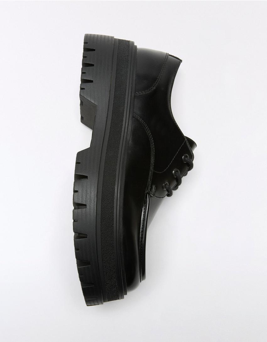 Eleganter Schnürschuh mit Wulstnaht-Schwarz