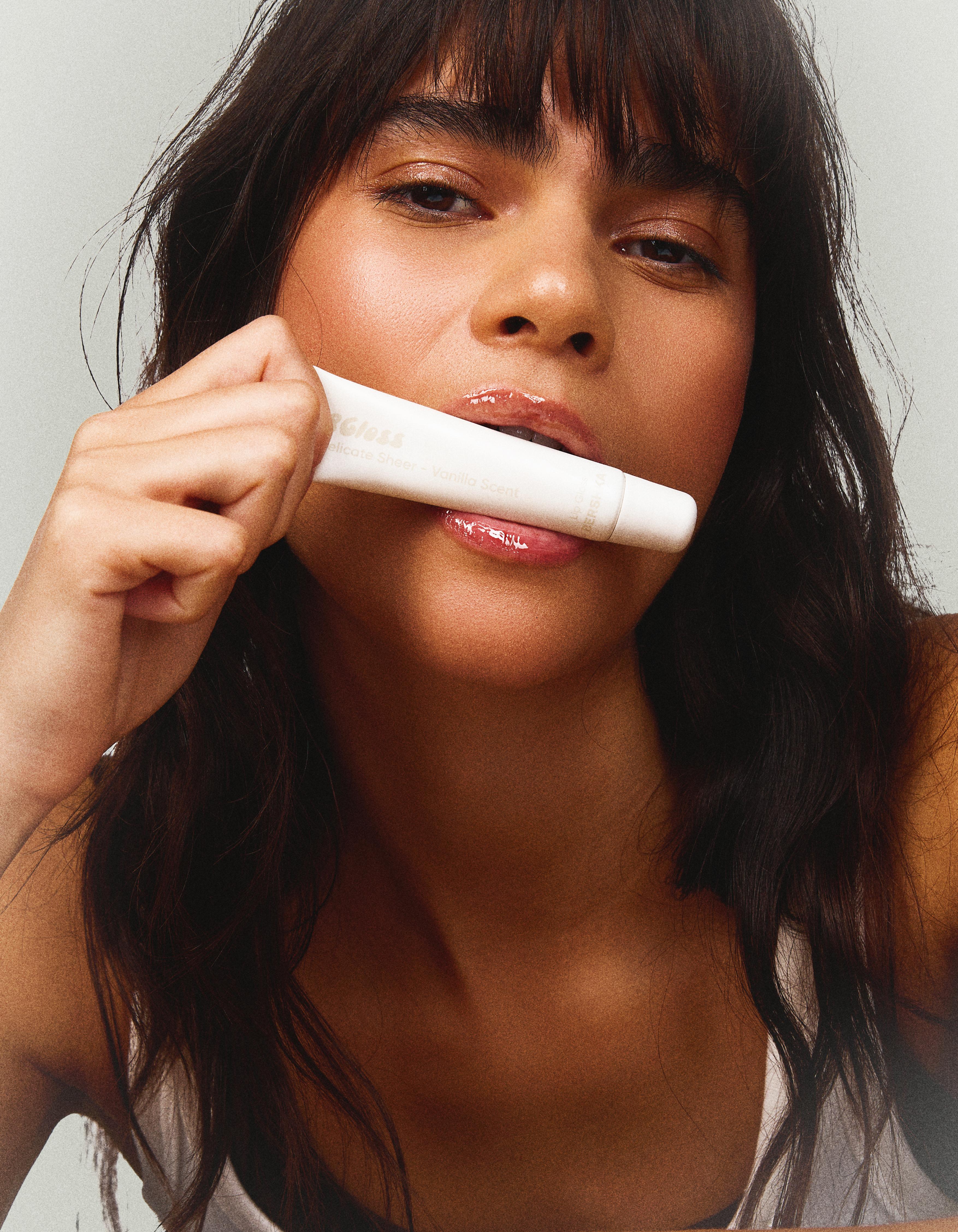 VANILLA LIPGLOSS — White
