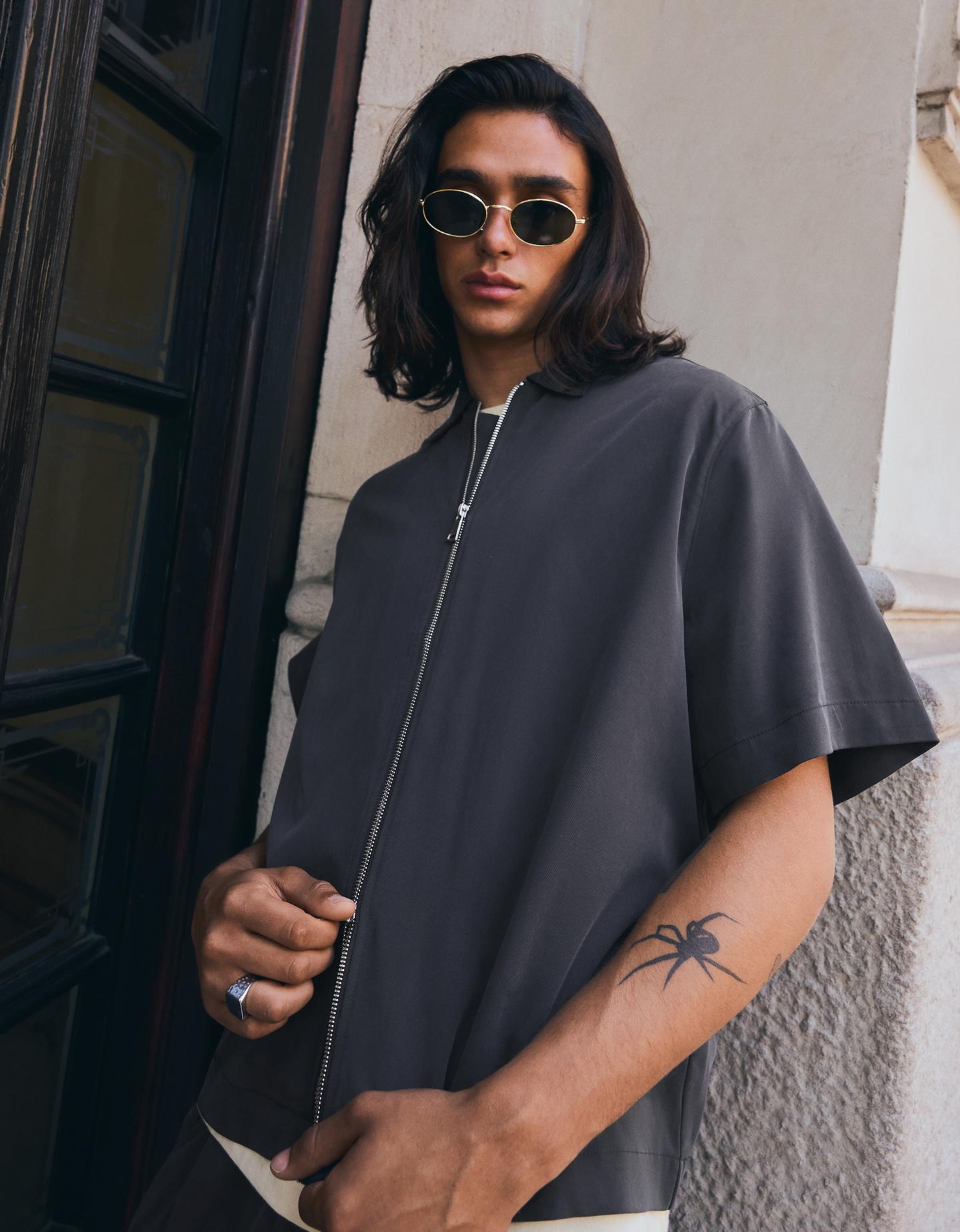 Bershka koszula boxy z krótkim rękawem z lejącej tkaniny granatowy