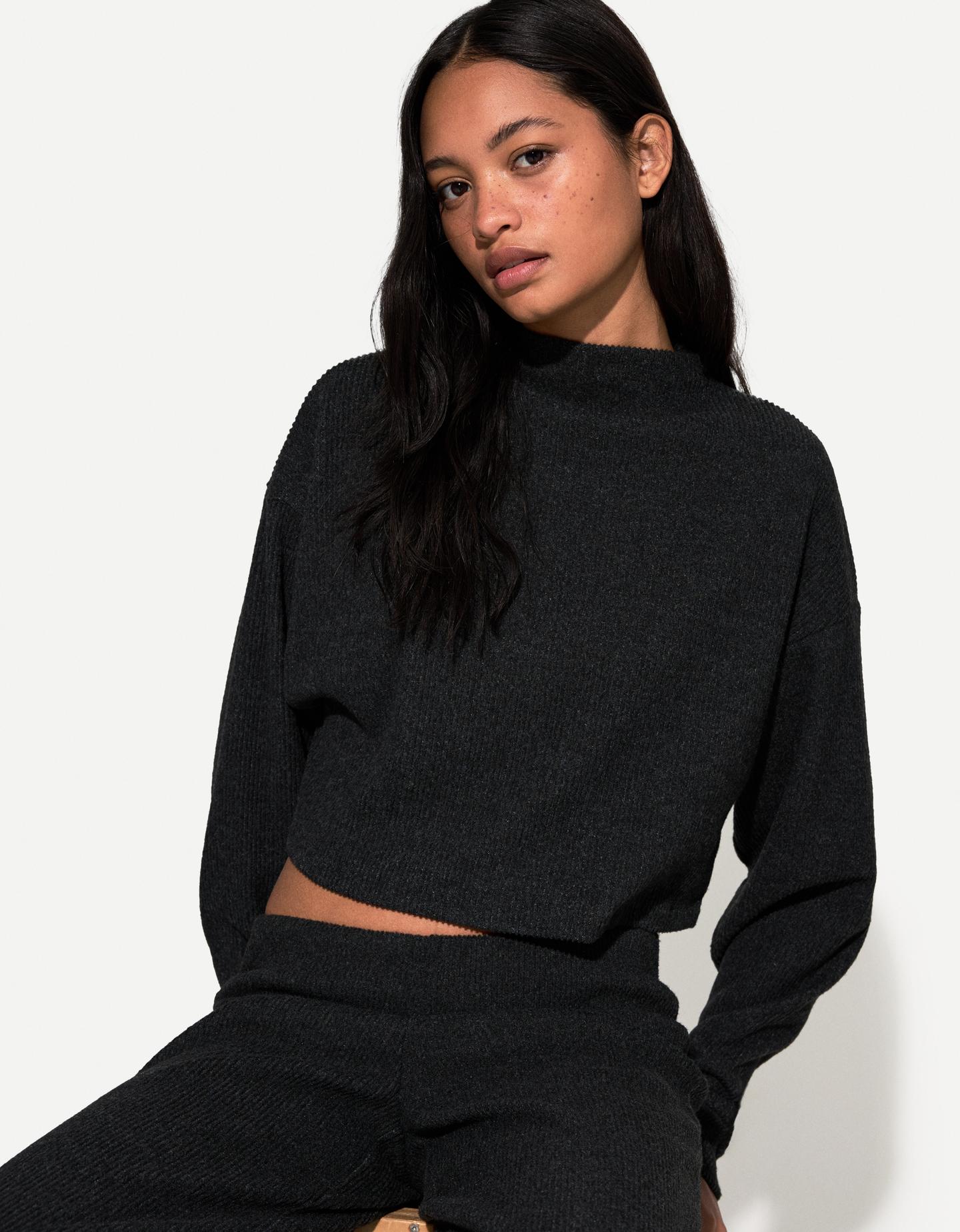 Bershka Soft-Touch-Pullover Mit Stehkragen Und Rippenmuster Damen M Dunkelg günstig online kaufen