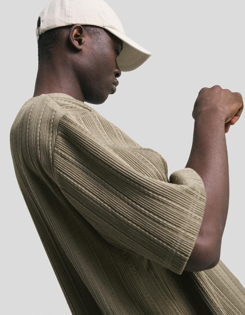 Short sleeve textured T-shirt-Khaki