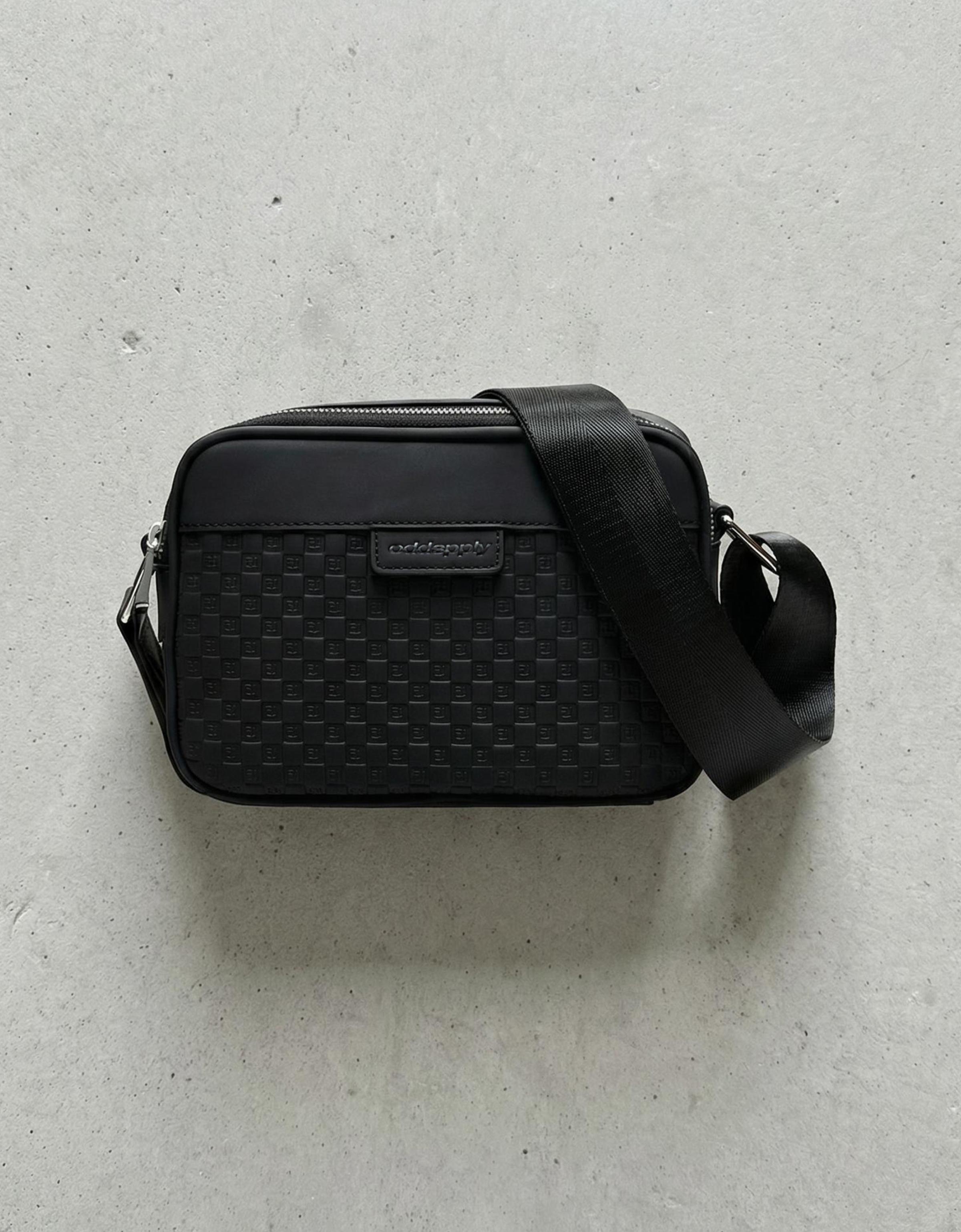 Bershka Monogramlı çapraz çanta görsel 5