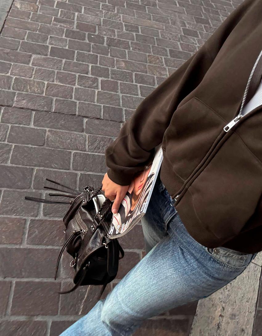 حقيبة بولينغ بتأثير باهت وأربطة-أسود