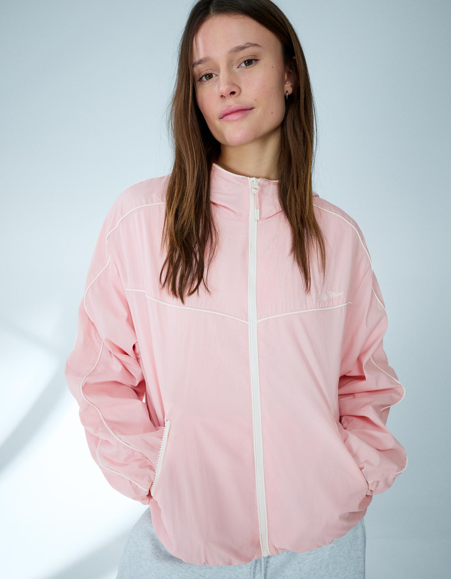 Bershka techniczna kurtka z kapturem różowy