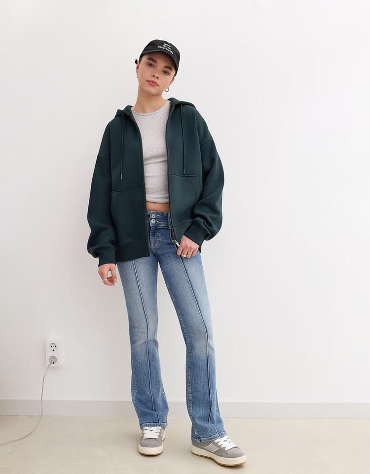 Low waist bootcut jean
