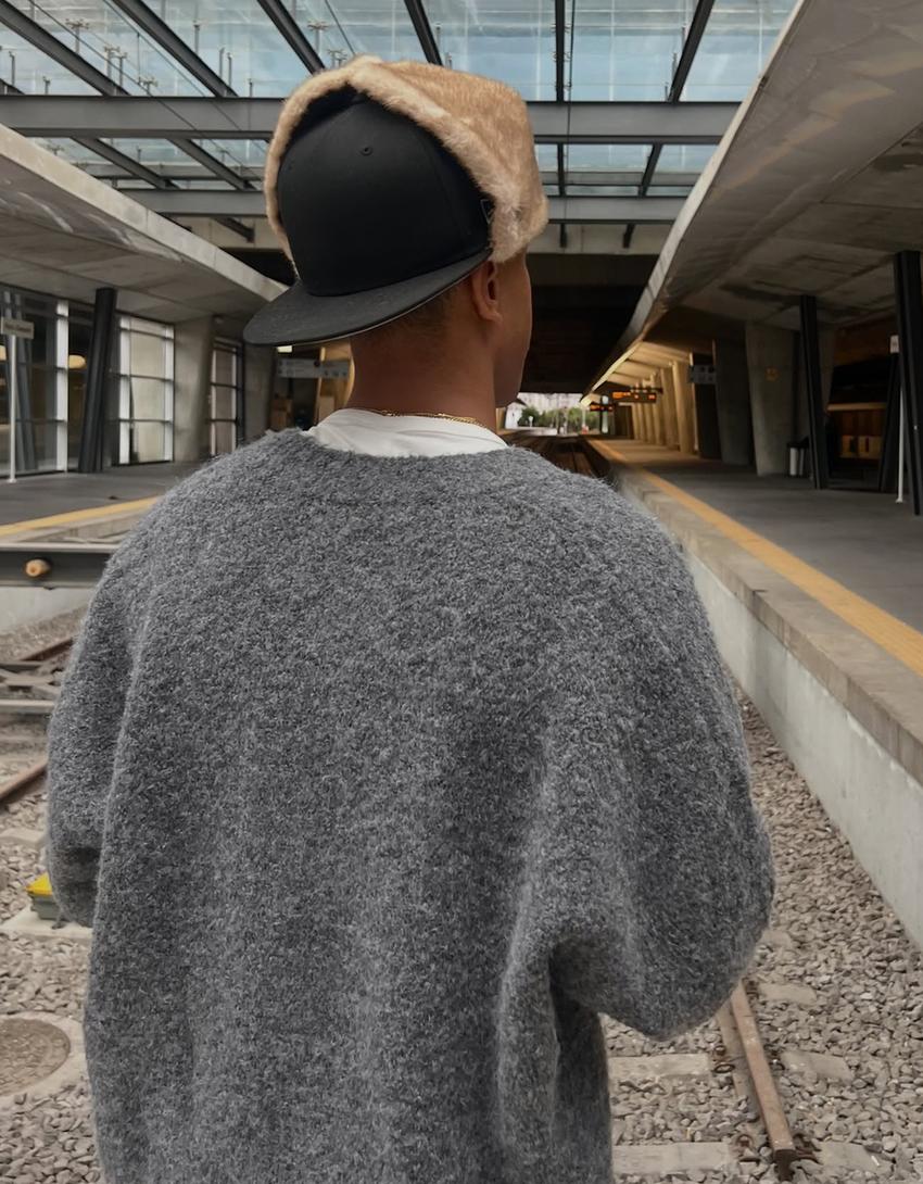 Strickjacke-Dunkelgrau