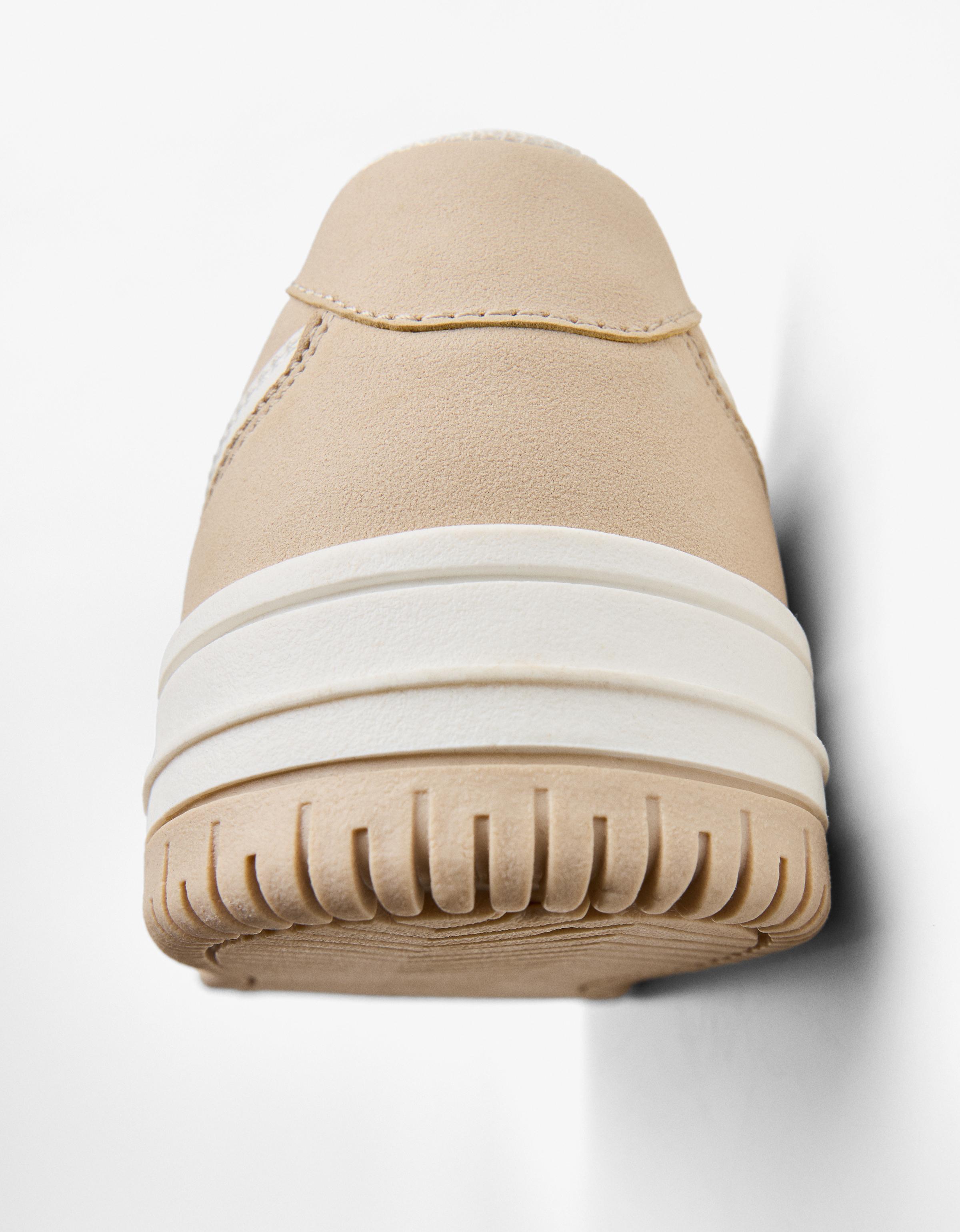 Contrast trainers