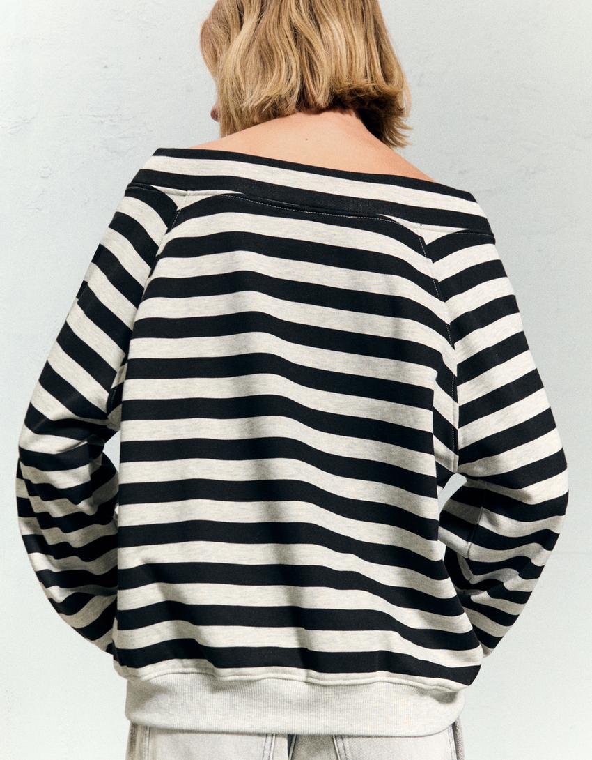 Camisola decote barco com estampado-Cinza