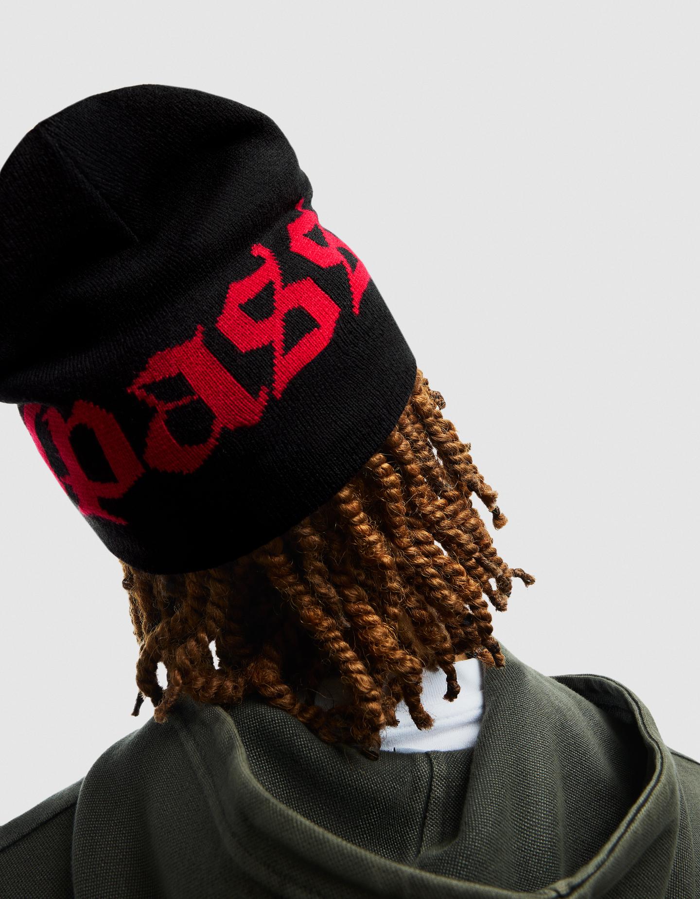 Bershka czapka z nadrukiem czarny