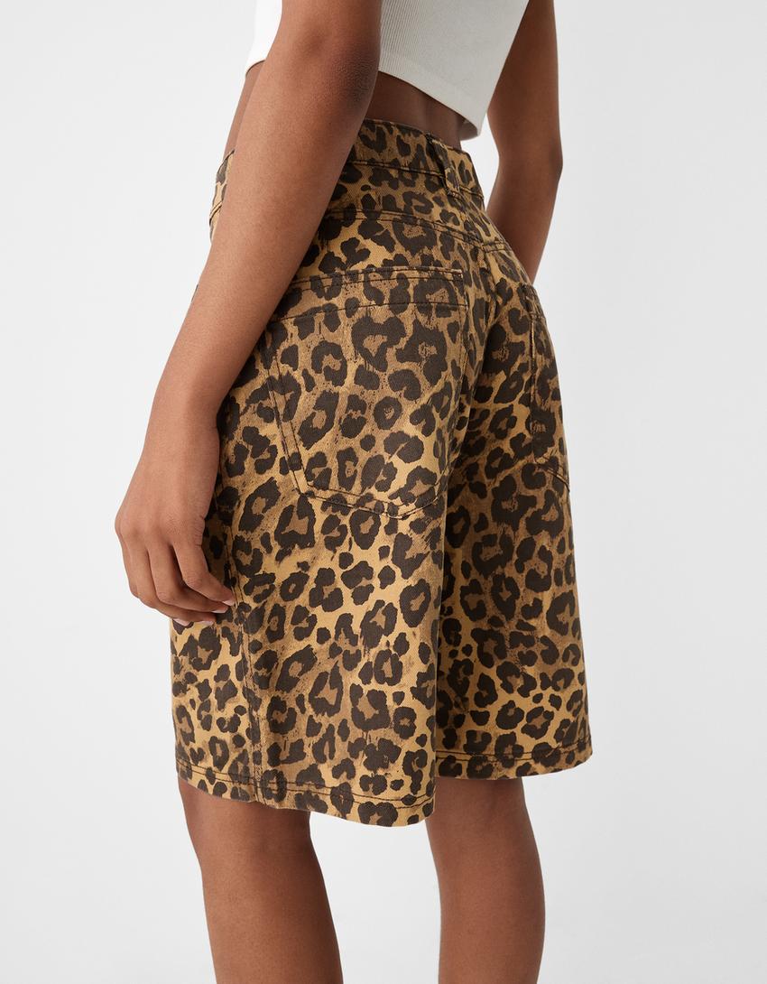 Calções bermuda de sarja com estampado animal-Caramelo-1