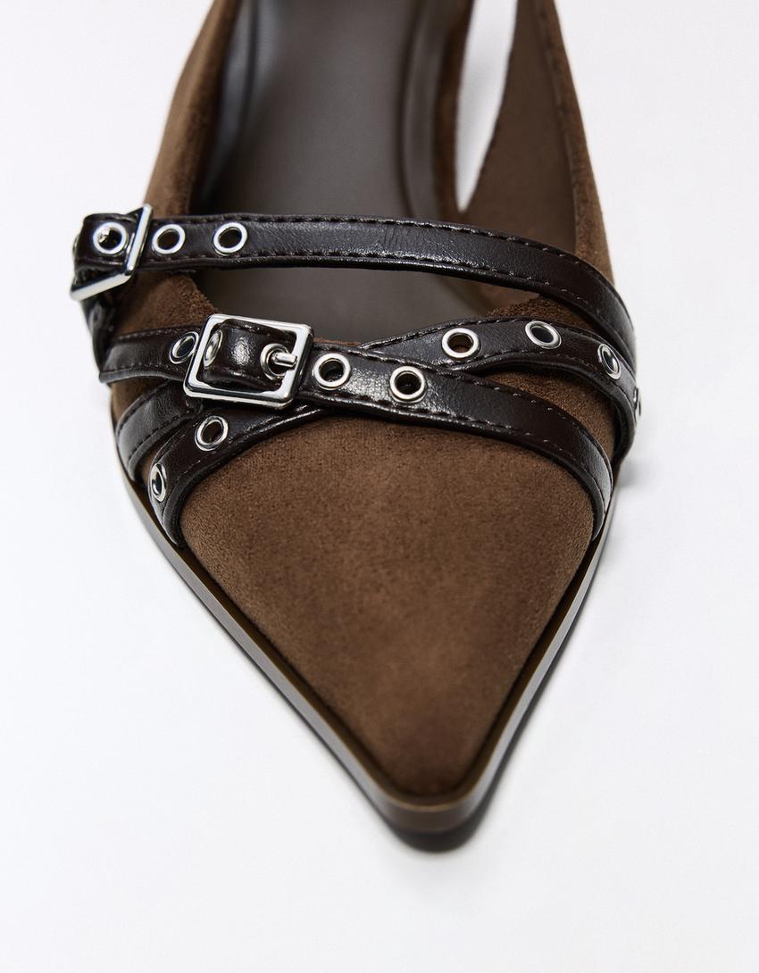 Escarpins à talon kitten heel ouverts à boucles-Marron