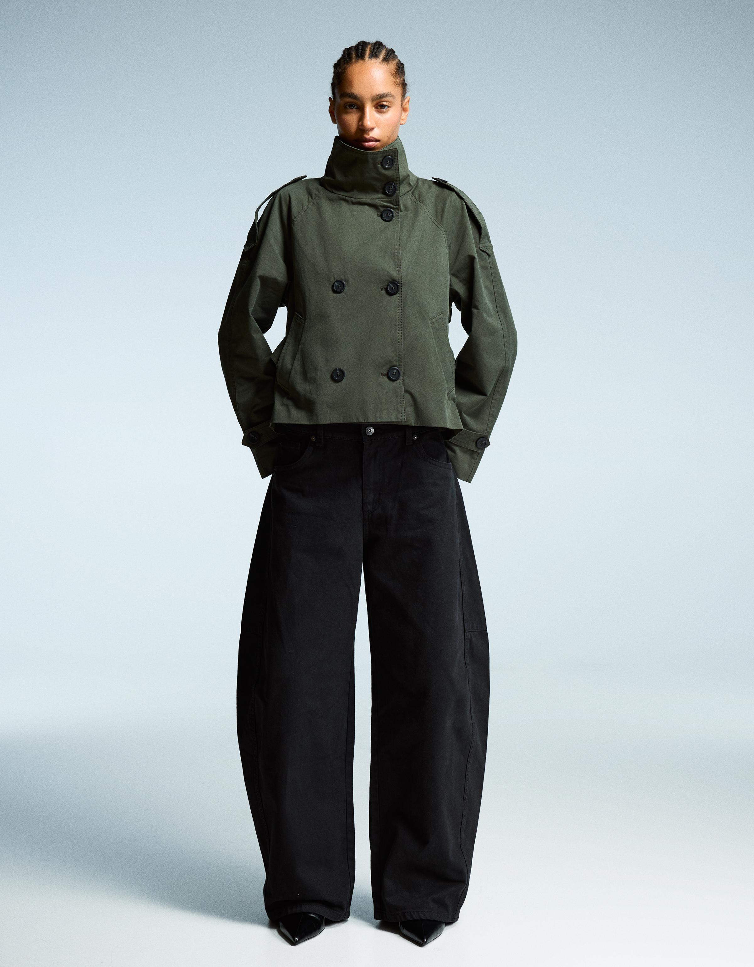 Cropped trench coat - Women | Bershka