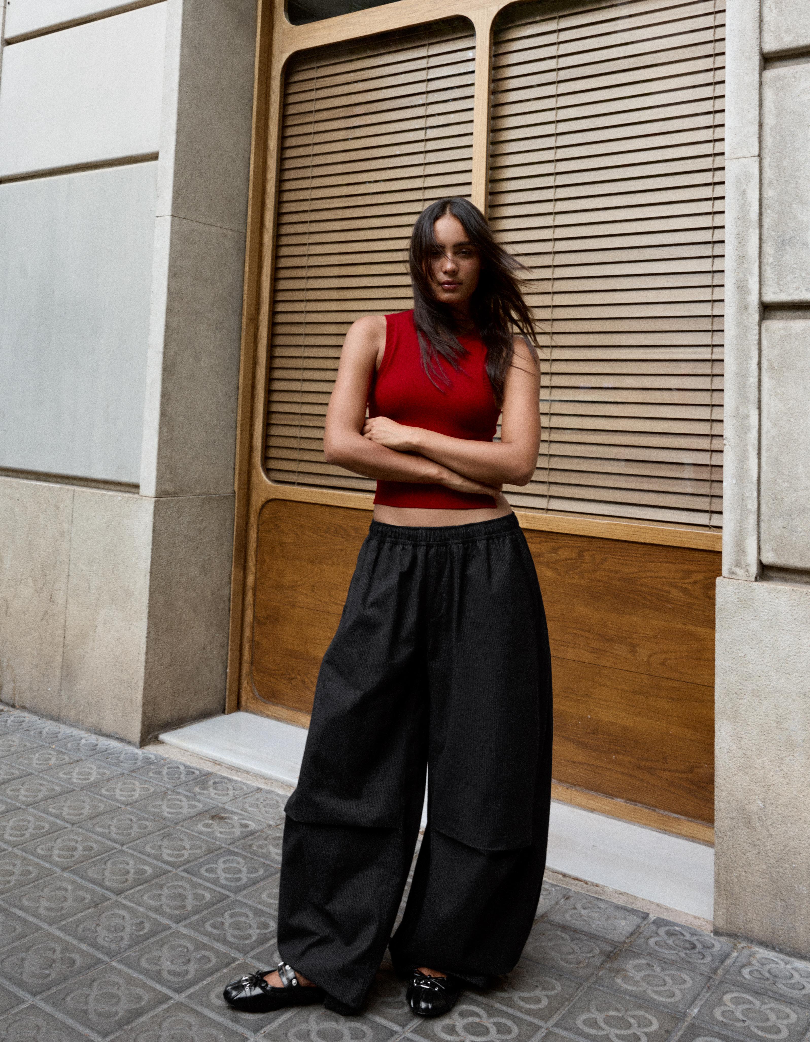 Checked barrel trousers — Black