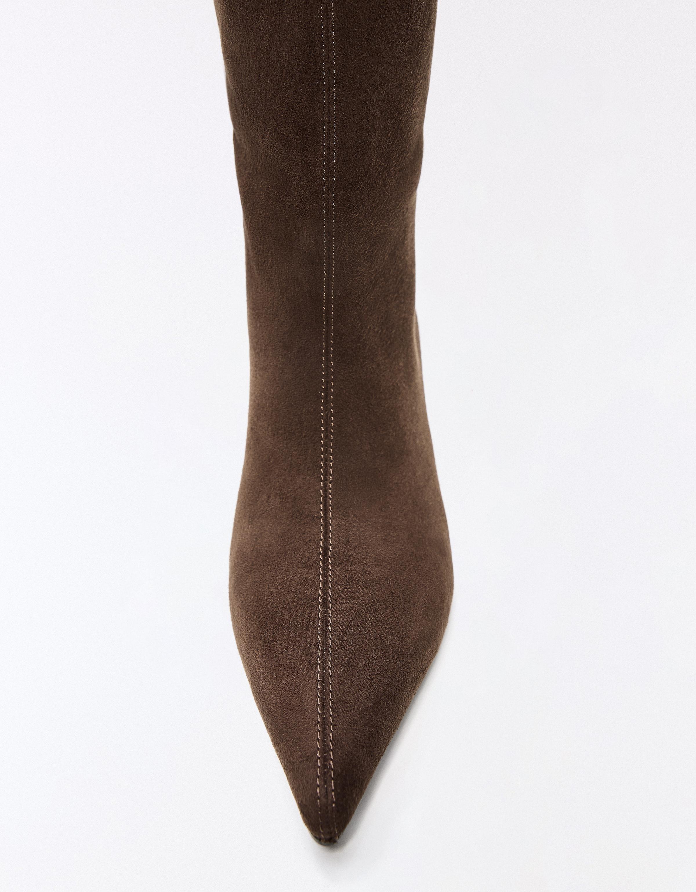 Kitten heel boots — Brown