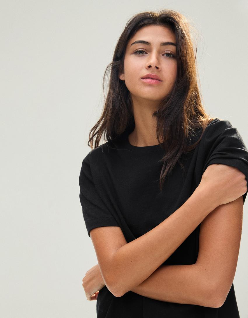 Basic T-Shirt mit kurzen Ärmeln-Schwarz