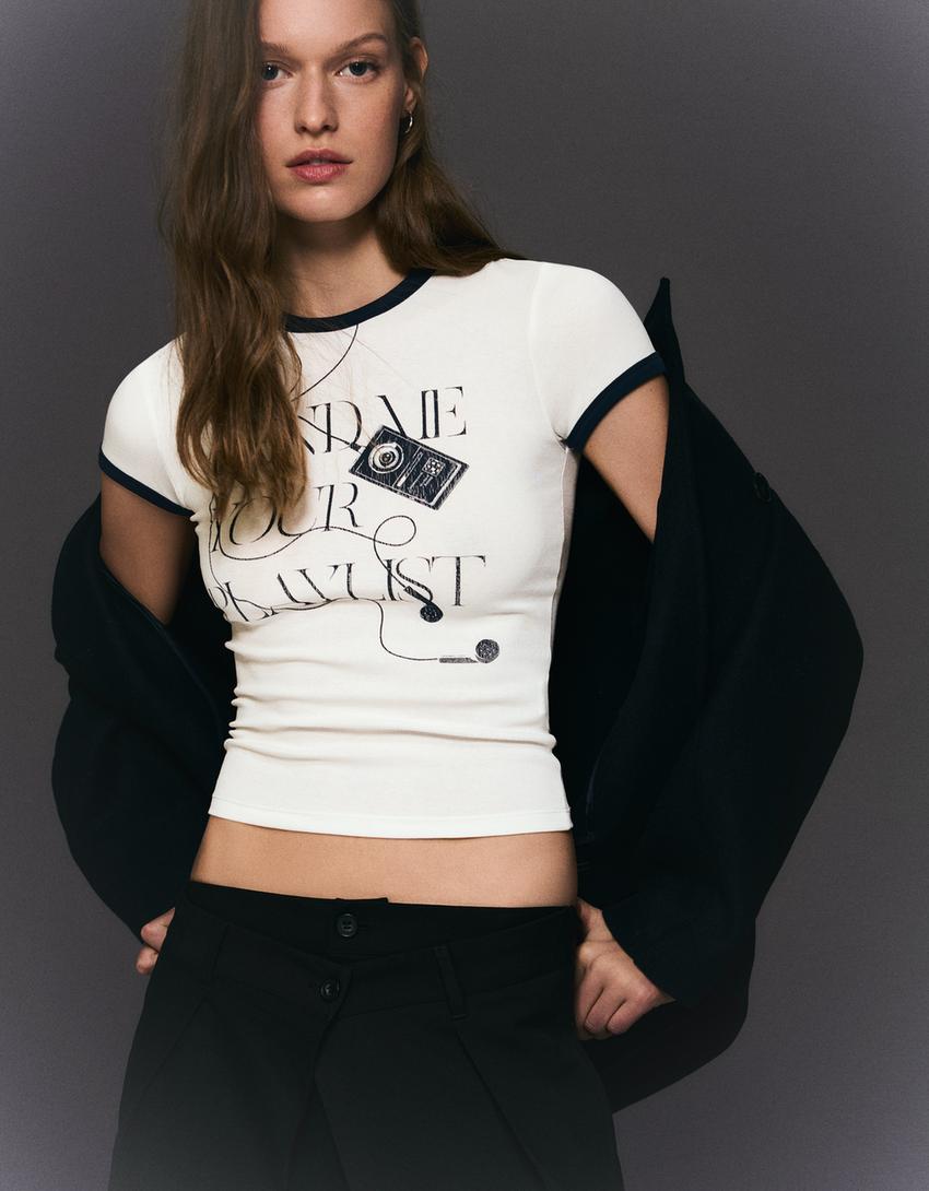 T-Shirt mit kurzen Ärmeln und Print-Grbrochenes Weiss