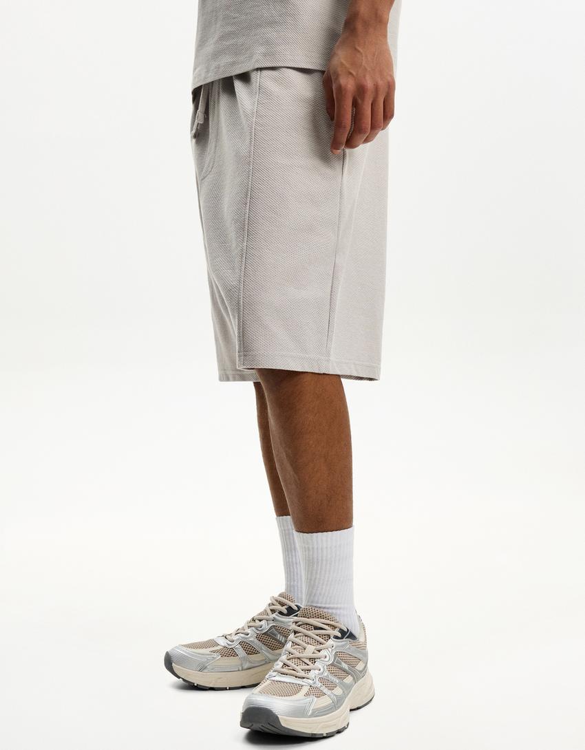 Textured Bermuda shorts