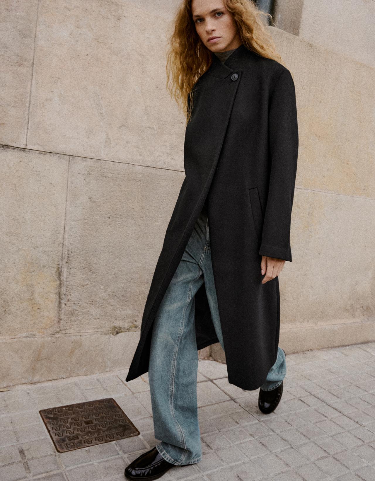 Wool-blend double-breasted coat — Black