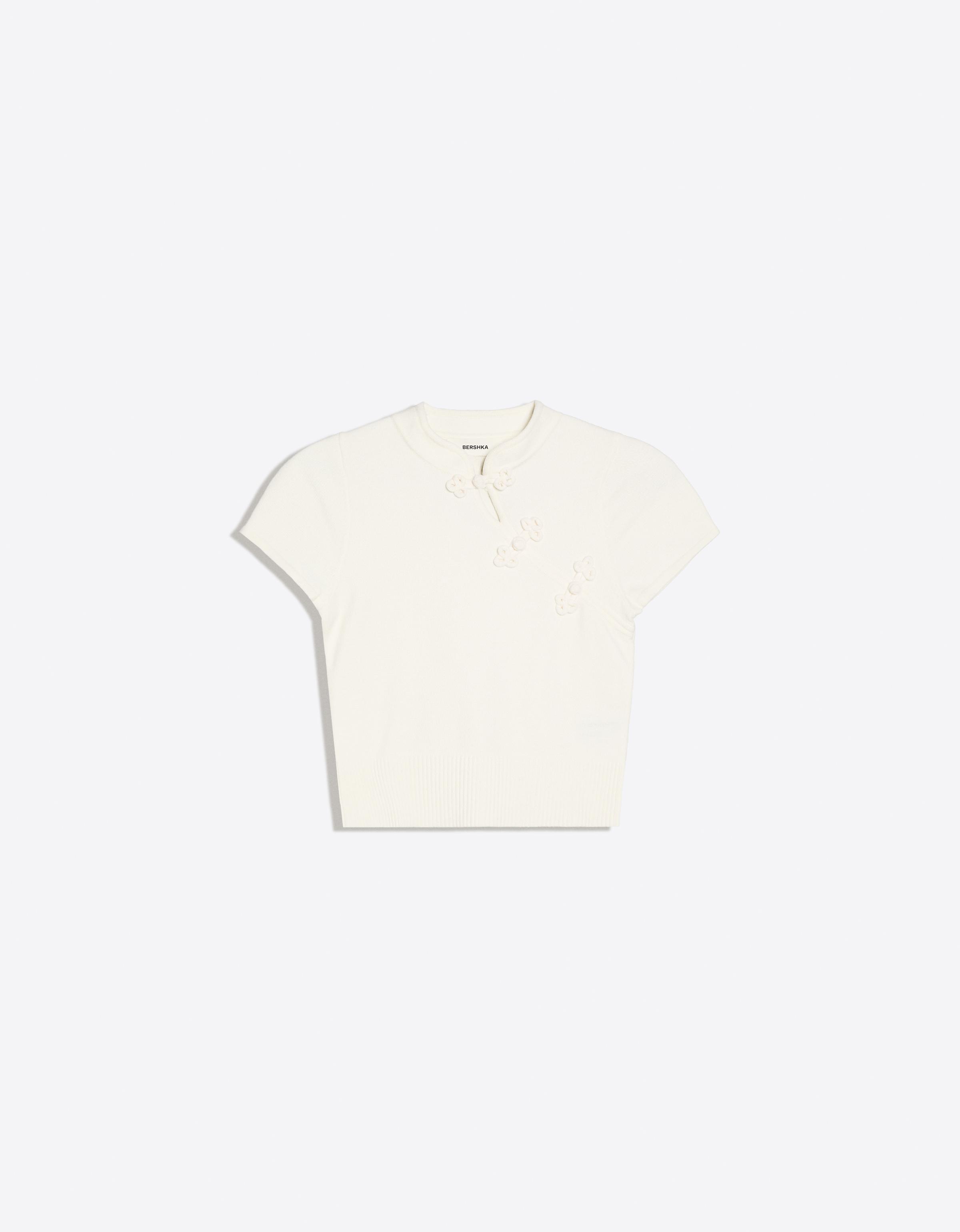 Short sleeve knit jumper with clasps — Cream