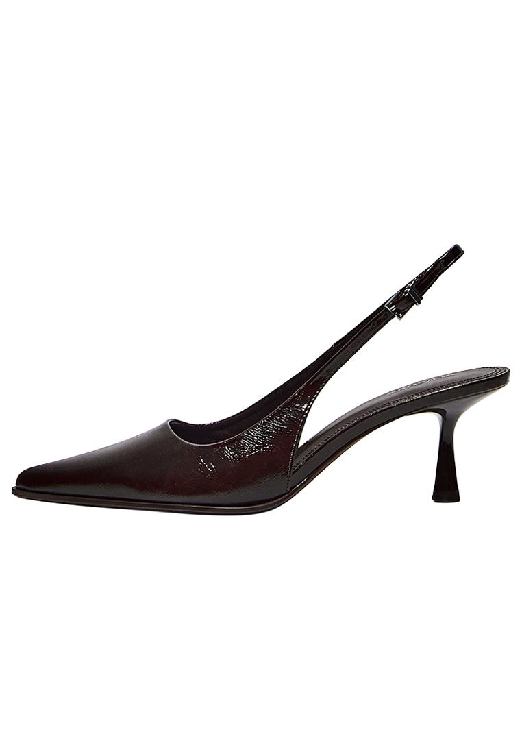 HEELED SHOES WITH BUCKLE DETAIL — Brown