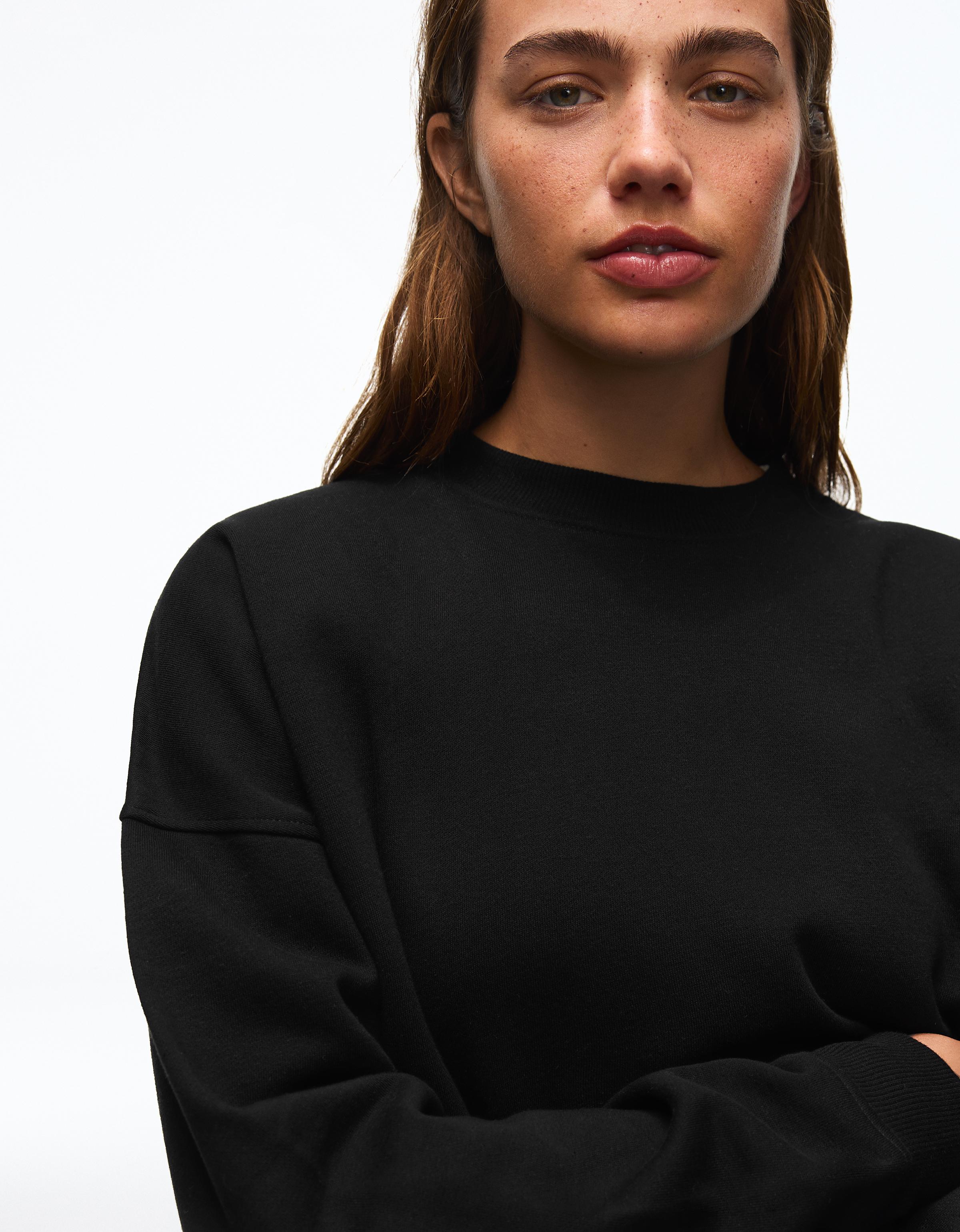 Round neck sweatshirt — Black