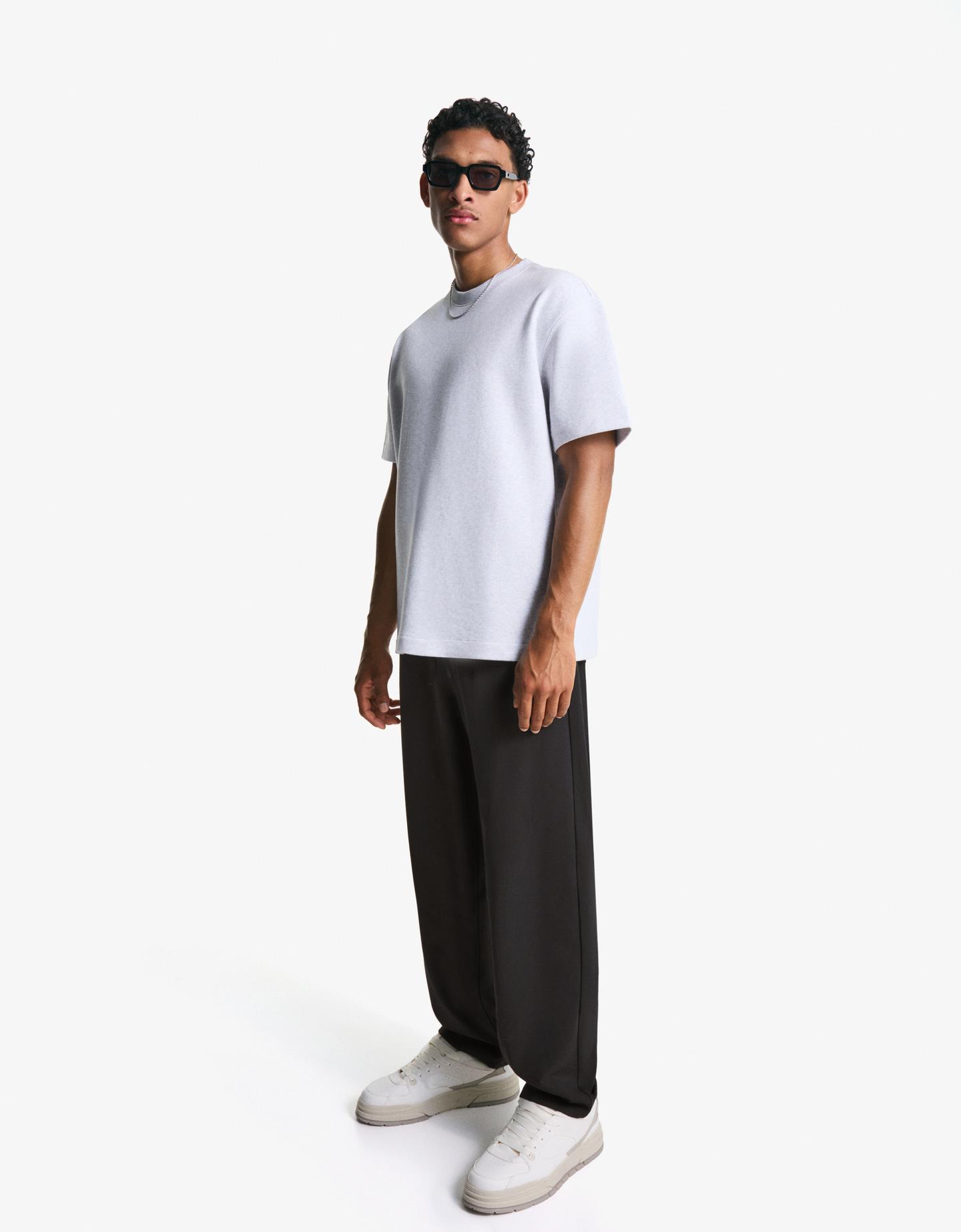 Bershka spodnie jogger o kroju straight tailoring czarny