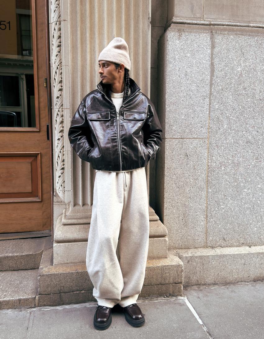 Pantaloni balloon fit cu pense din stofă-Nisip