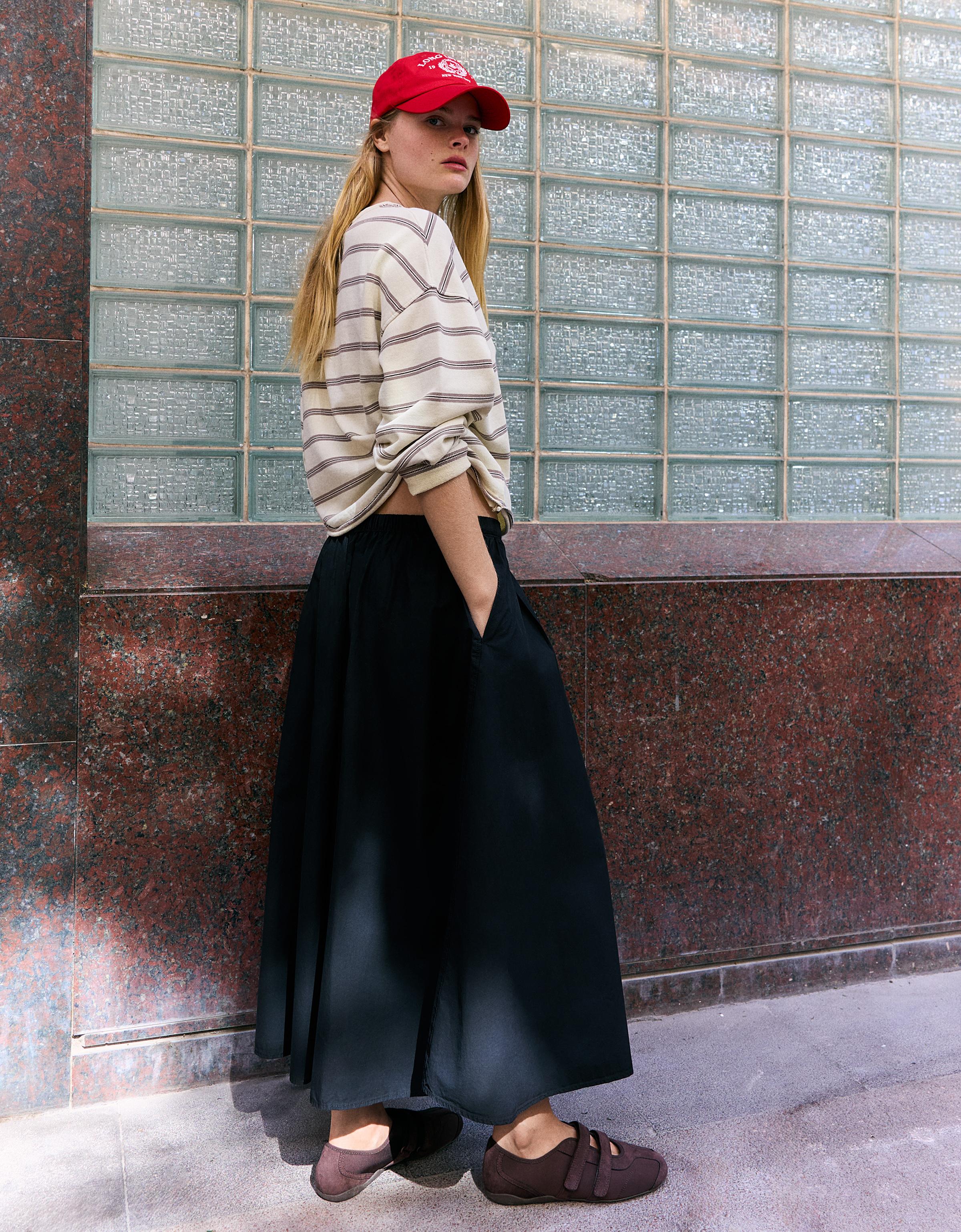 Elasticated waist midi skirt — Black