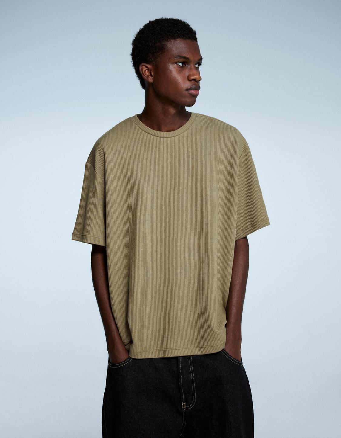 Textured short sleeve T-shirt