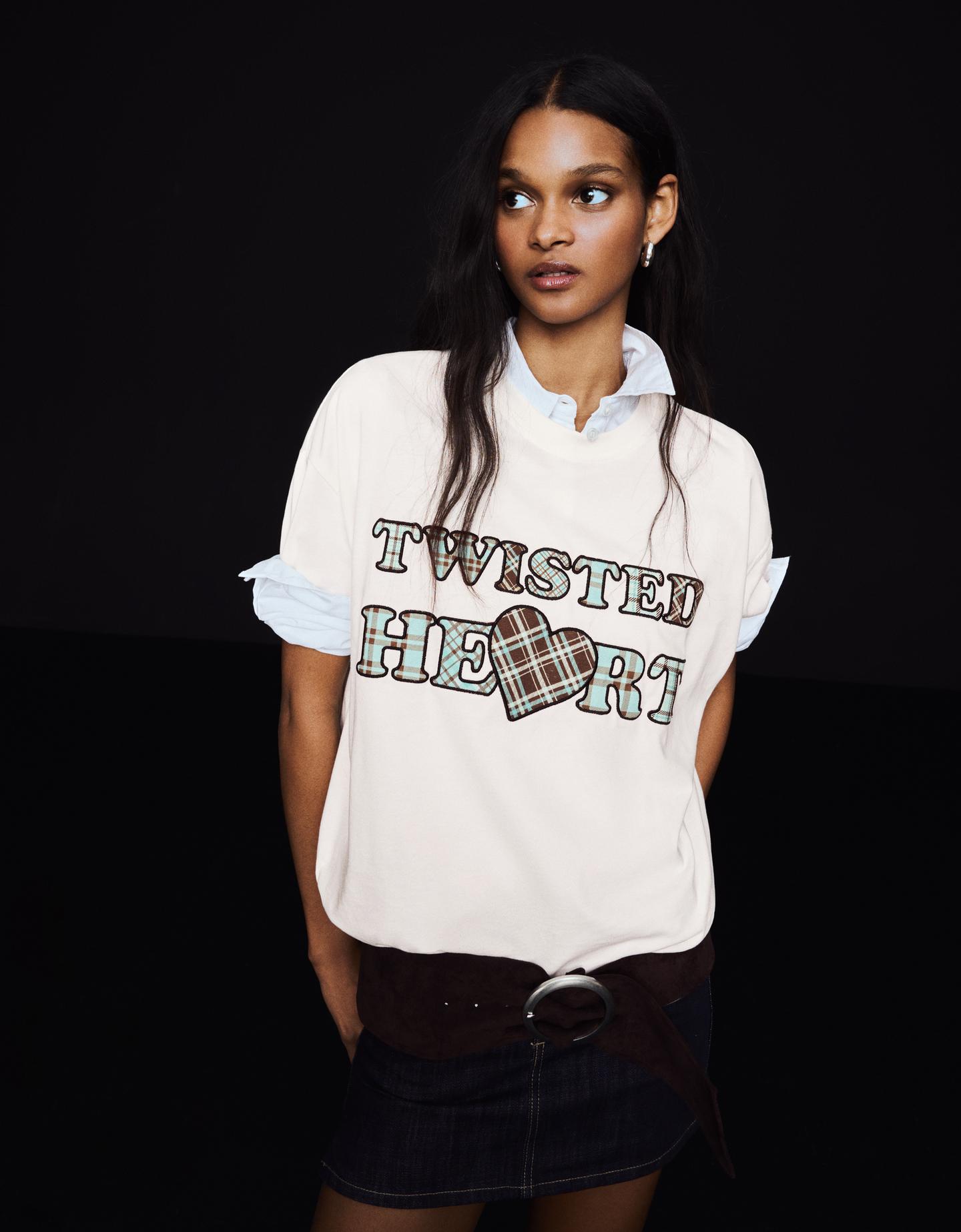 Bershka koszulka z krótkim rękawem z naszywką biały złamany