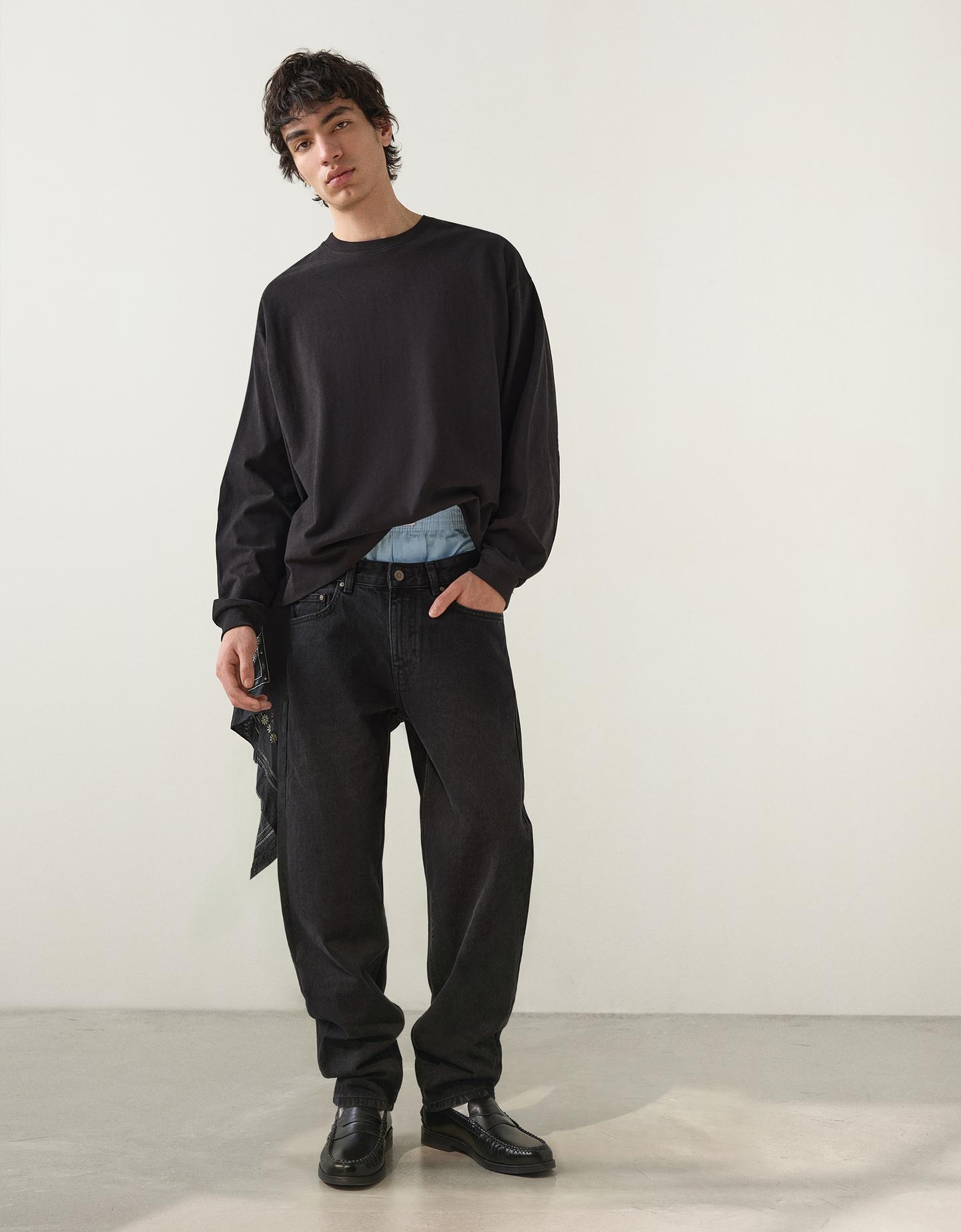 Bershka jeansy o kroju straight czarny