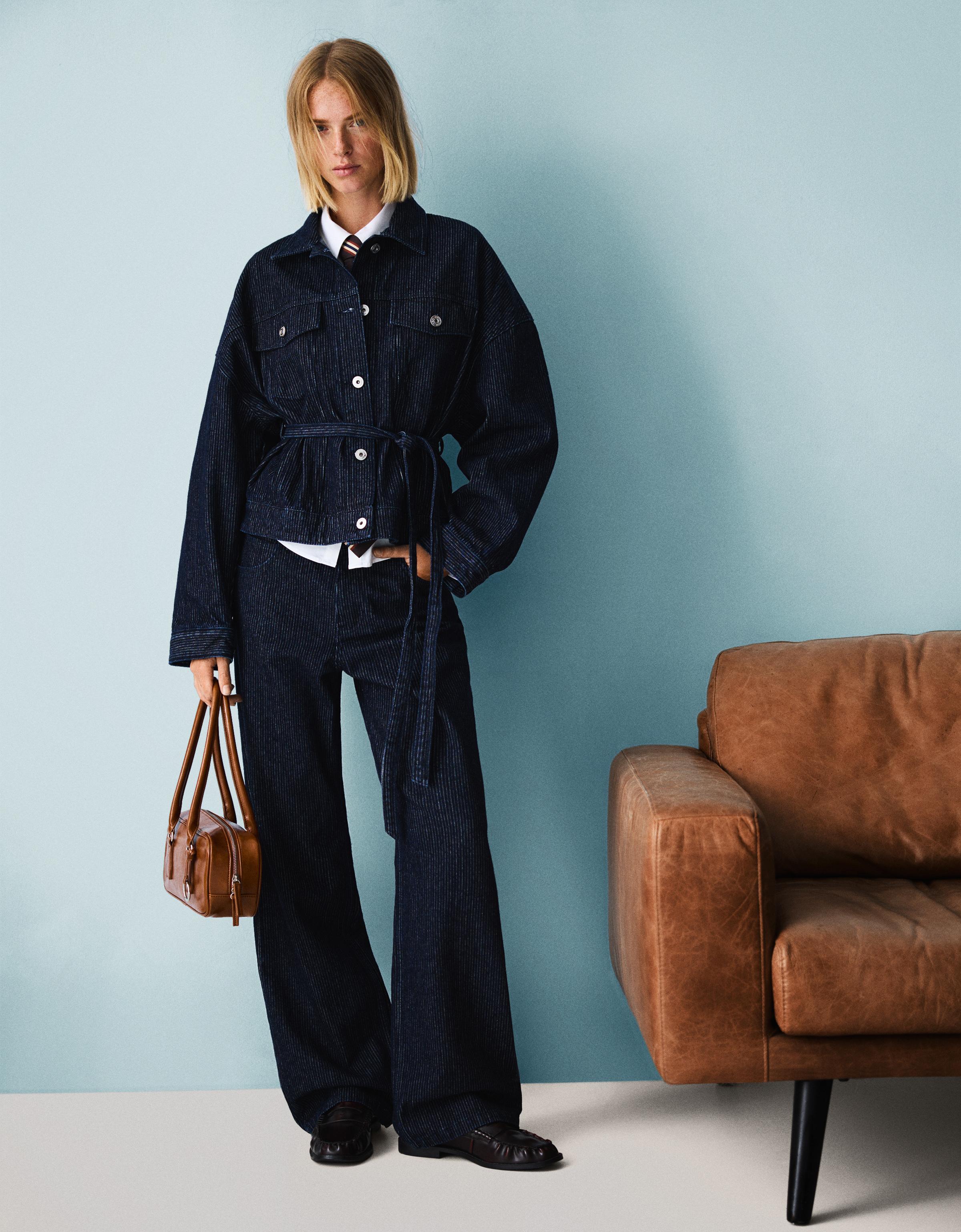 Bershka Strukturierte Jeans Mit Weitem, Geradem Bein Damen 42 Marinenblau