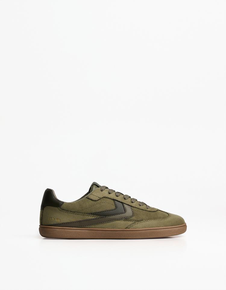 Retro trainers