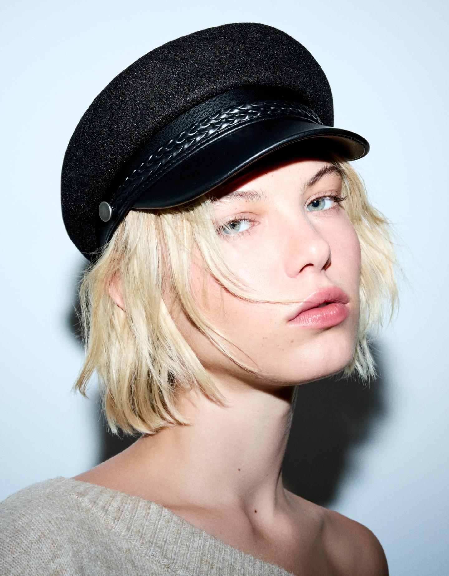 Bershka czapka z flauszu czarny