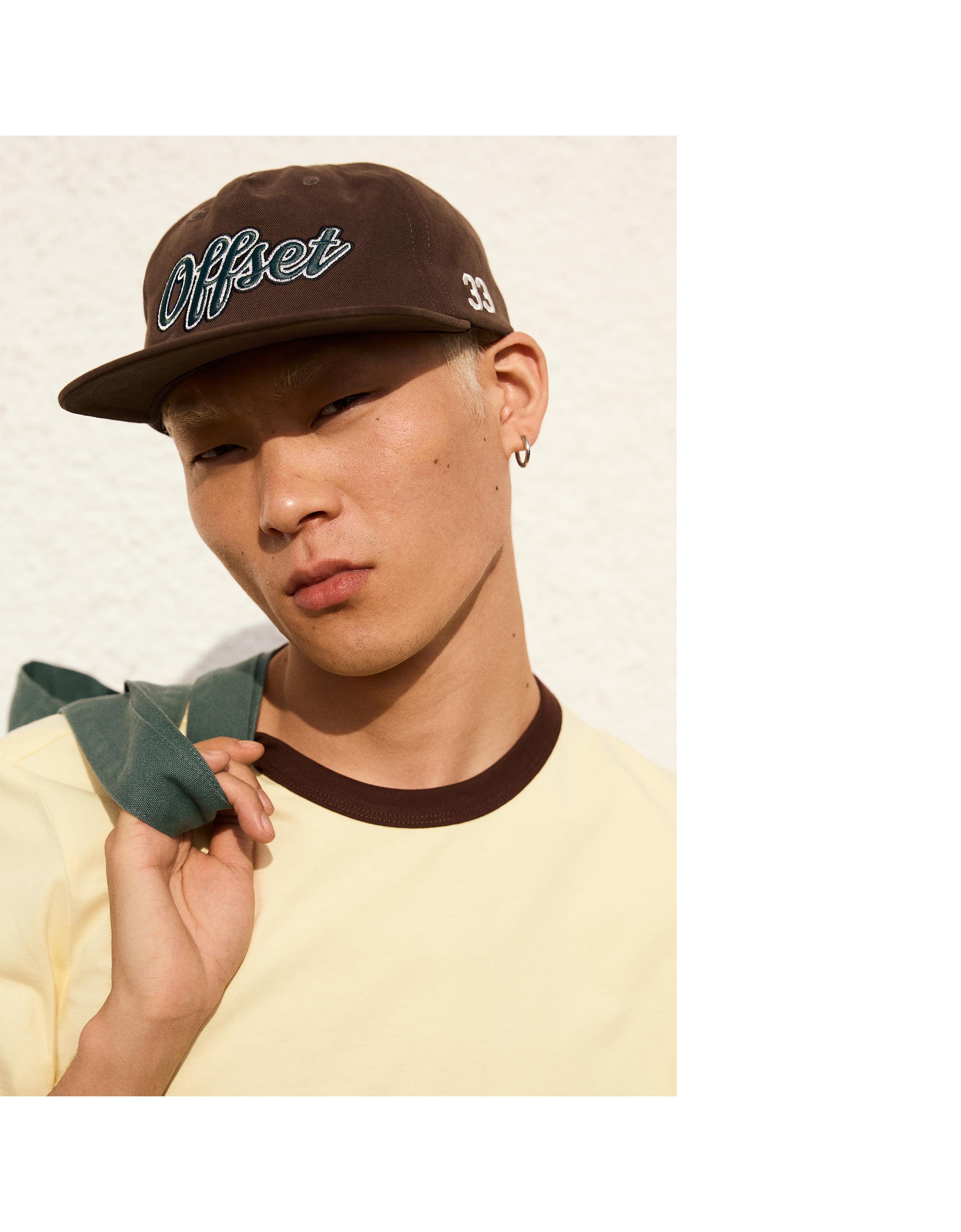 Embroidered flat peak cap — Brown