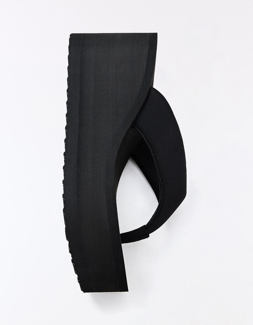 Sandalia tacón thong plataforma-Negro