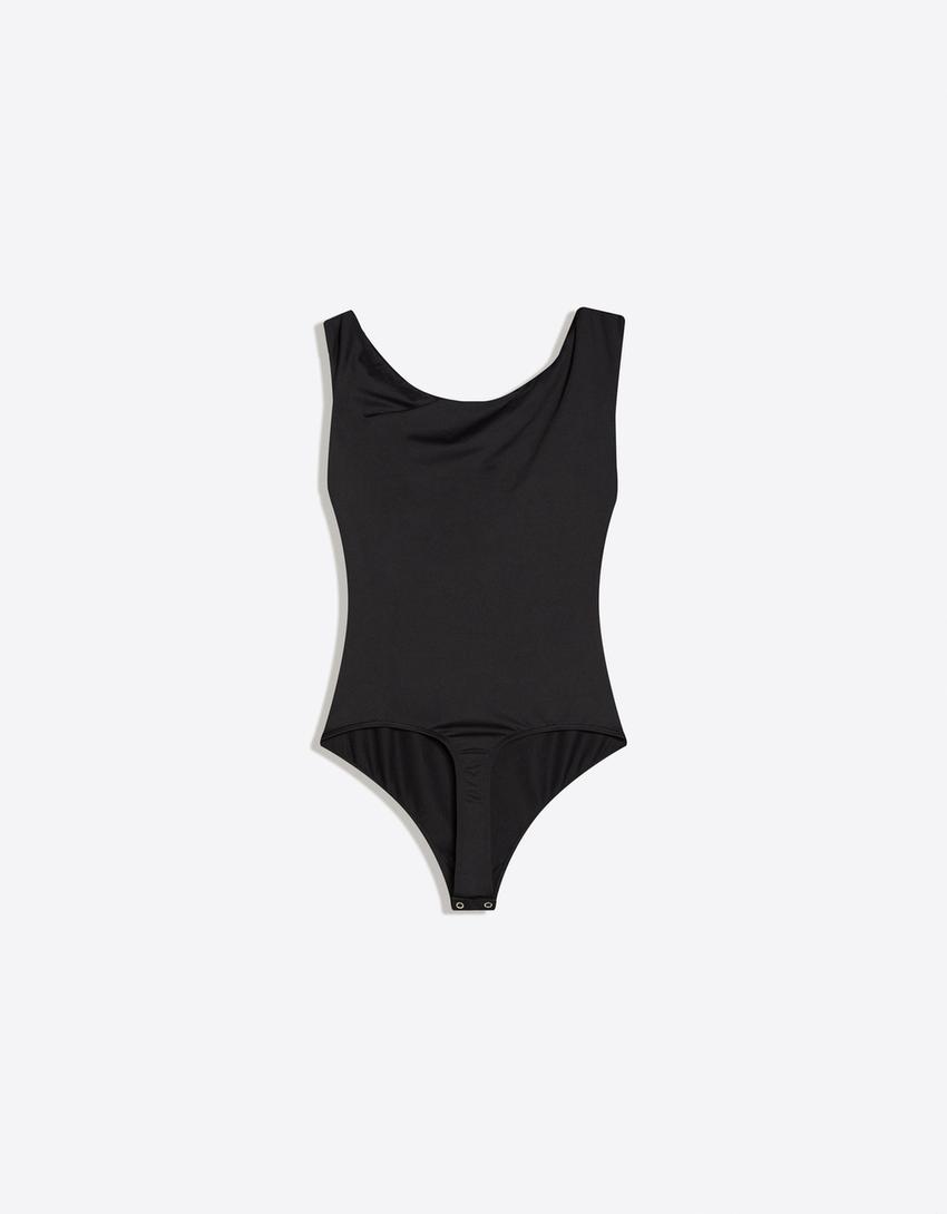 Asimetrik büzgülü askılı body-Siyah