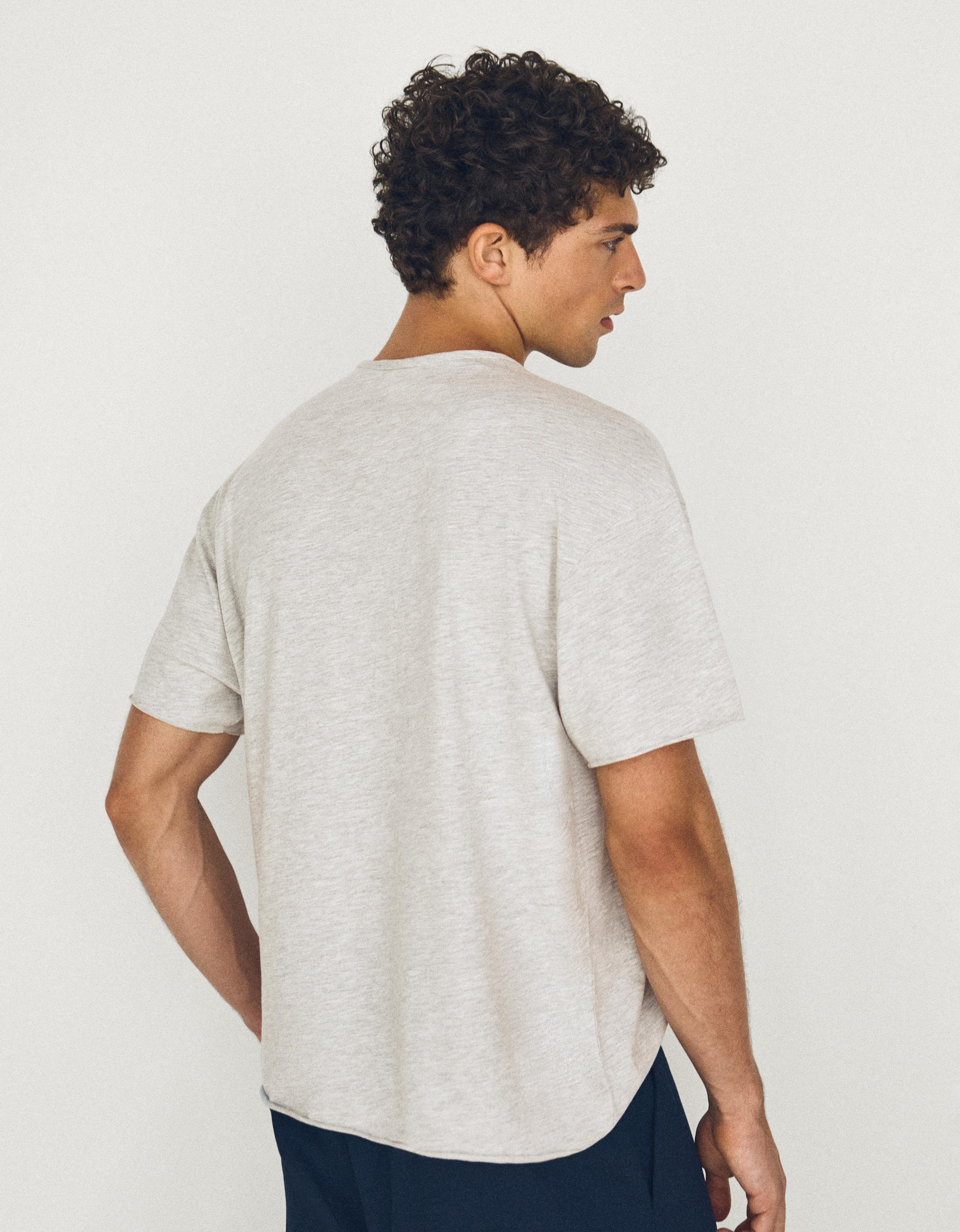 Short-sleeved V-neck T-shirt — Grey