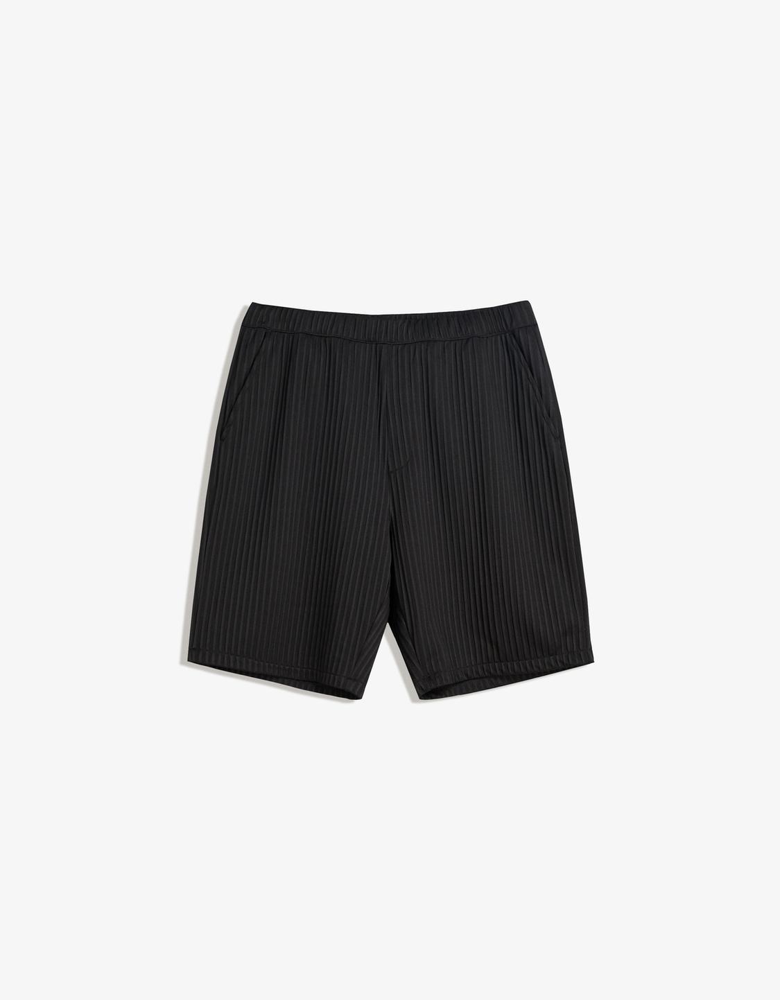 Pleated skater shorts
