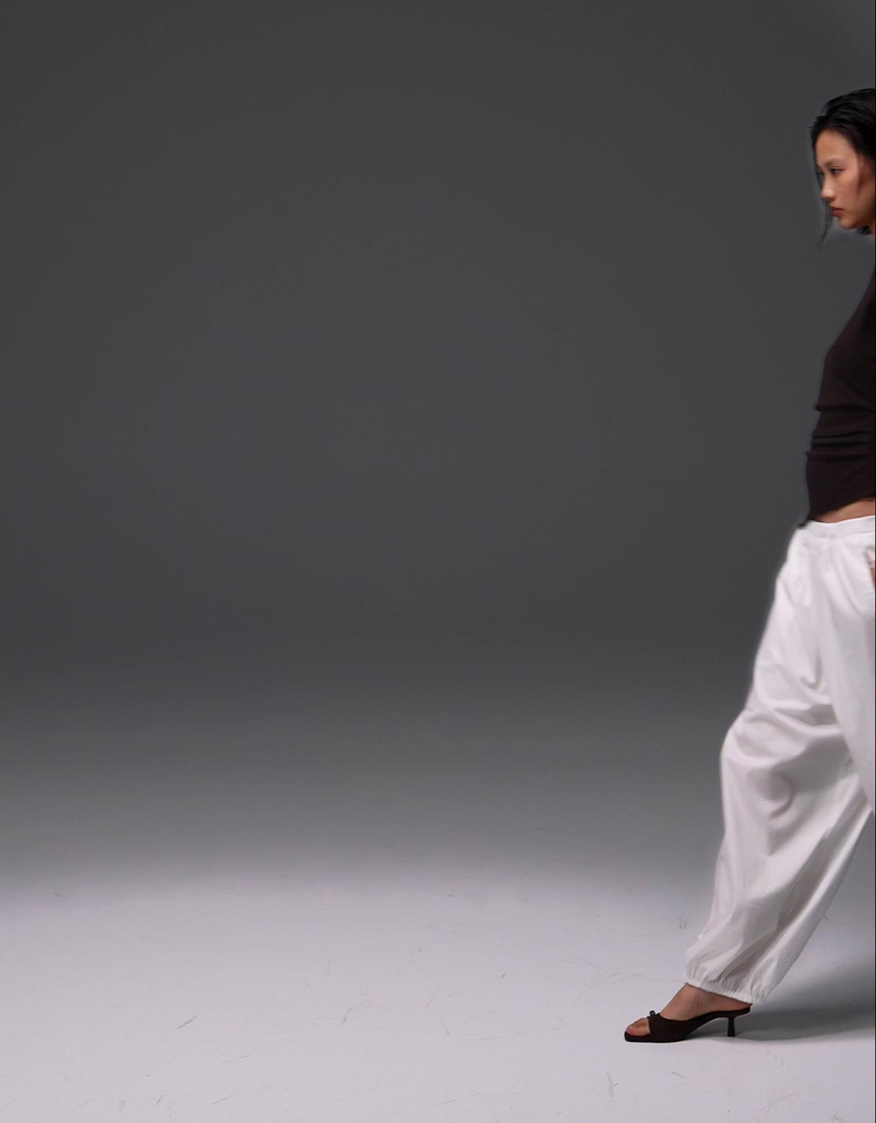 Kısa kollu büzgülü tişört - Görsel 3