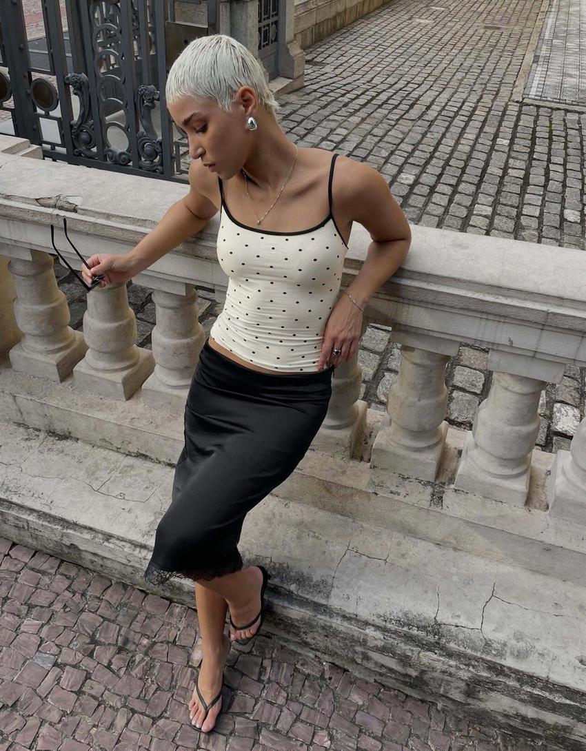 Rok midi satin-Hitam