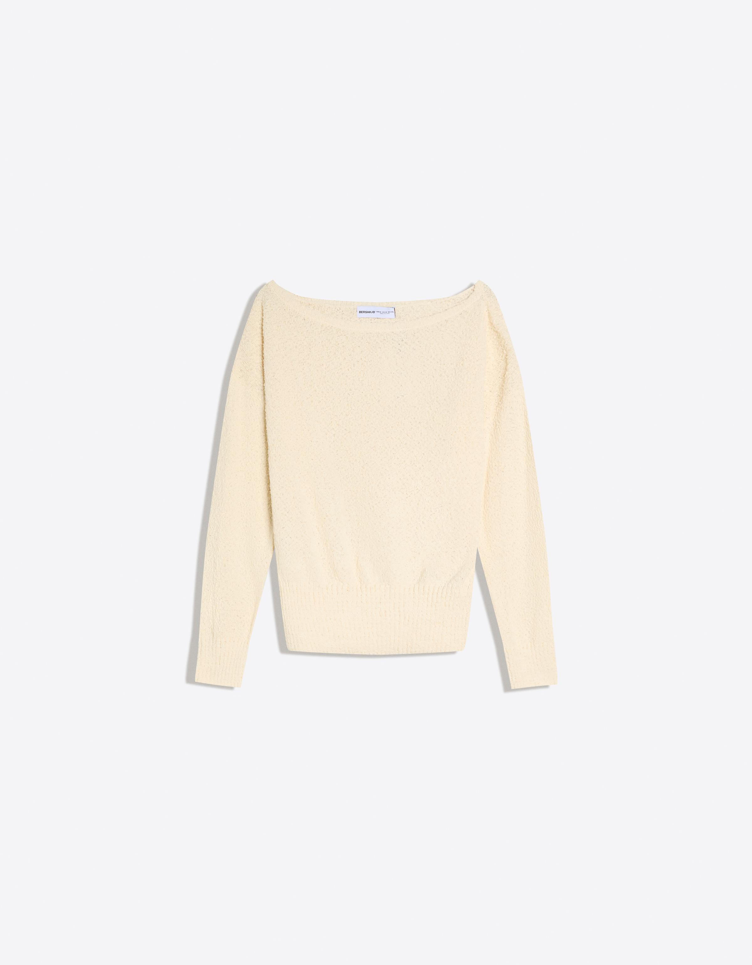 Asymmetric neck jumper