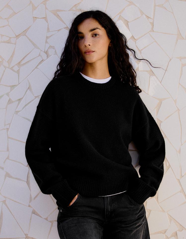 Round neck jumper — Black