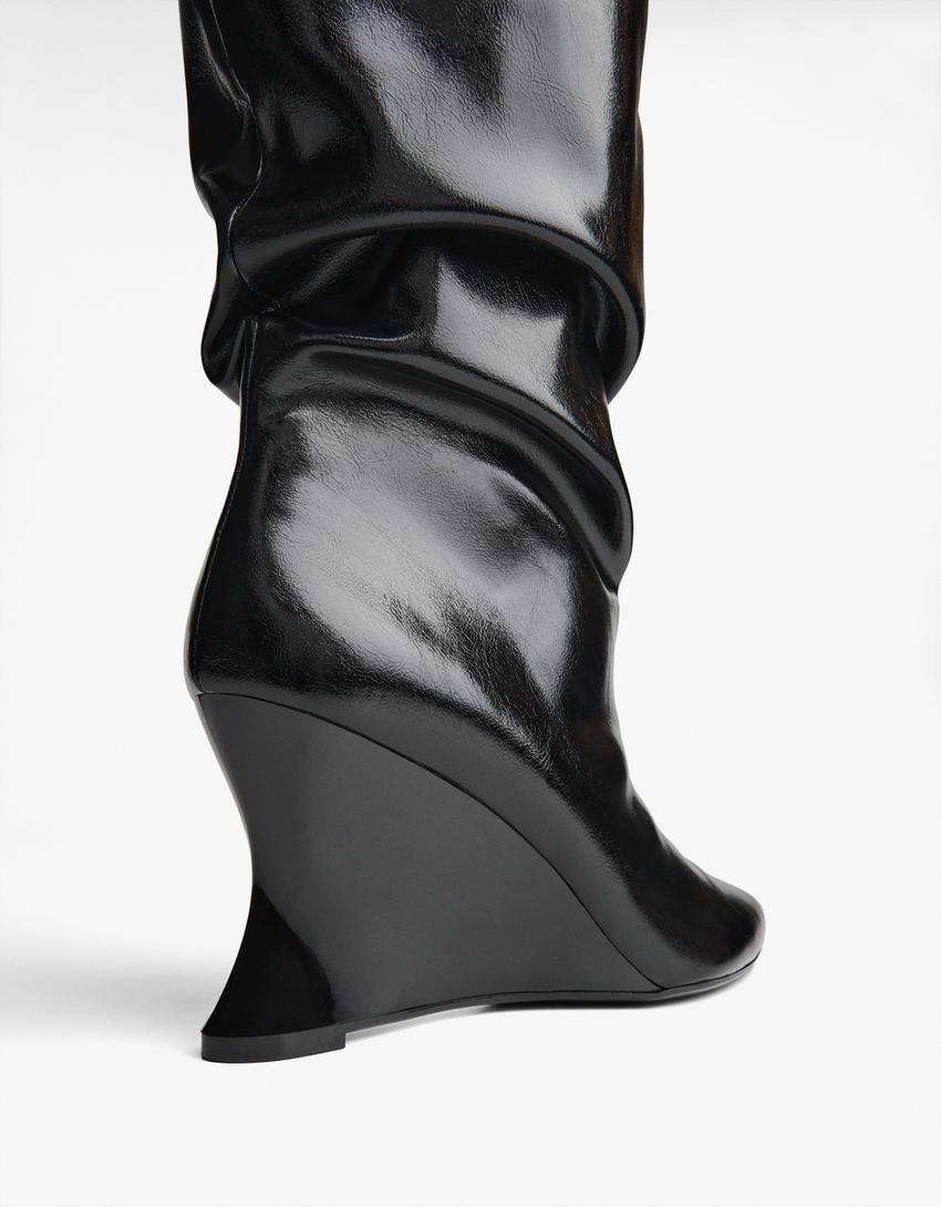 Stiefel mit Keilabsatz-Schwarz