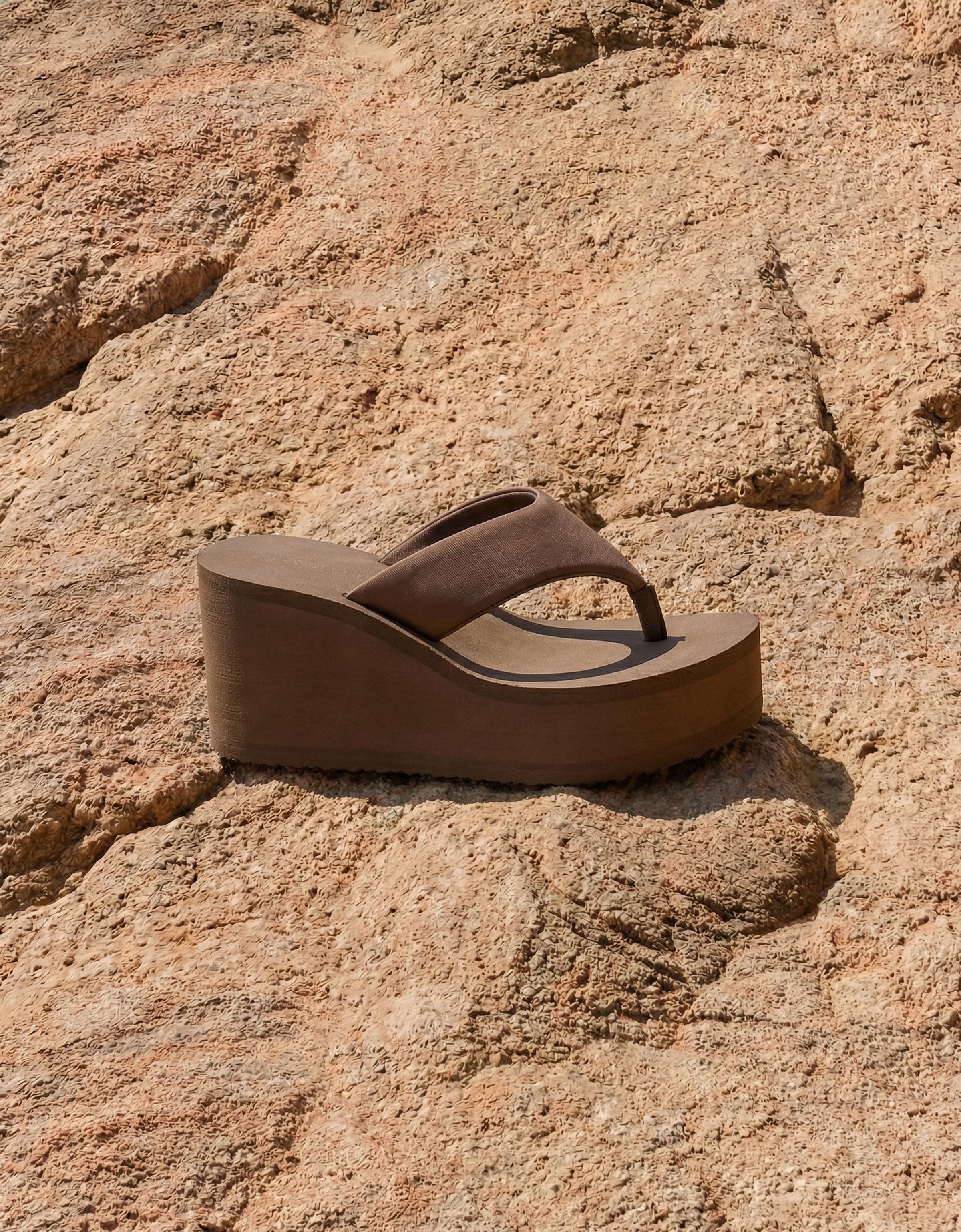 Thong heeled platform sandals — TAUPE
