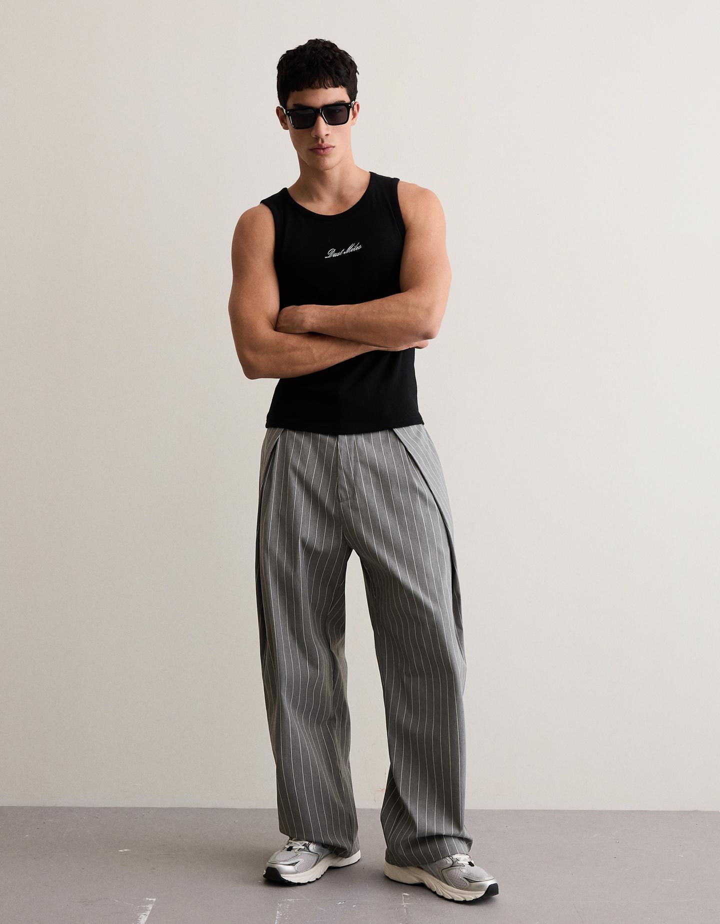 Bershka spodnie o kroju super baggy z podwójną zaszewką szary