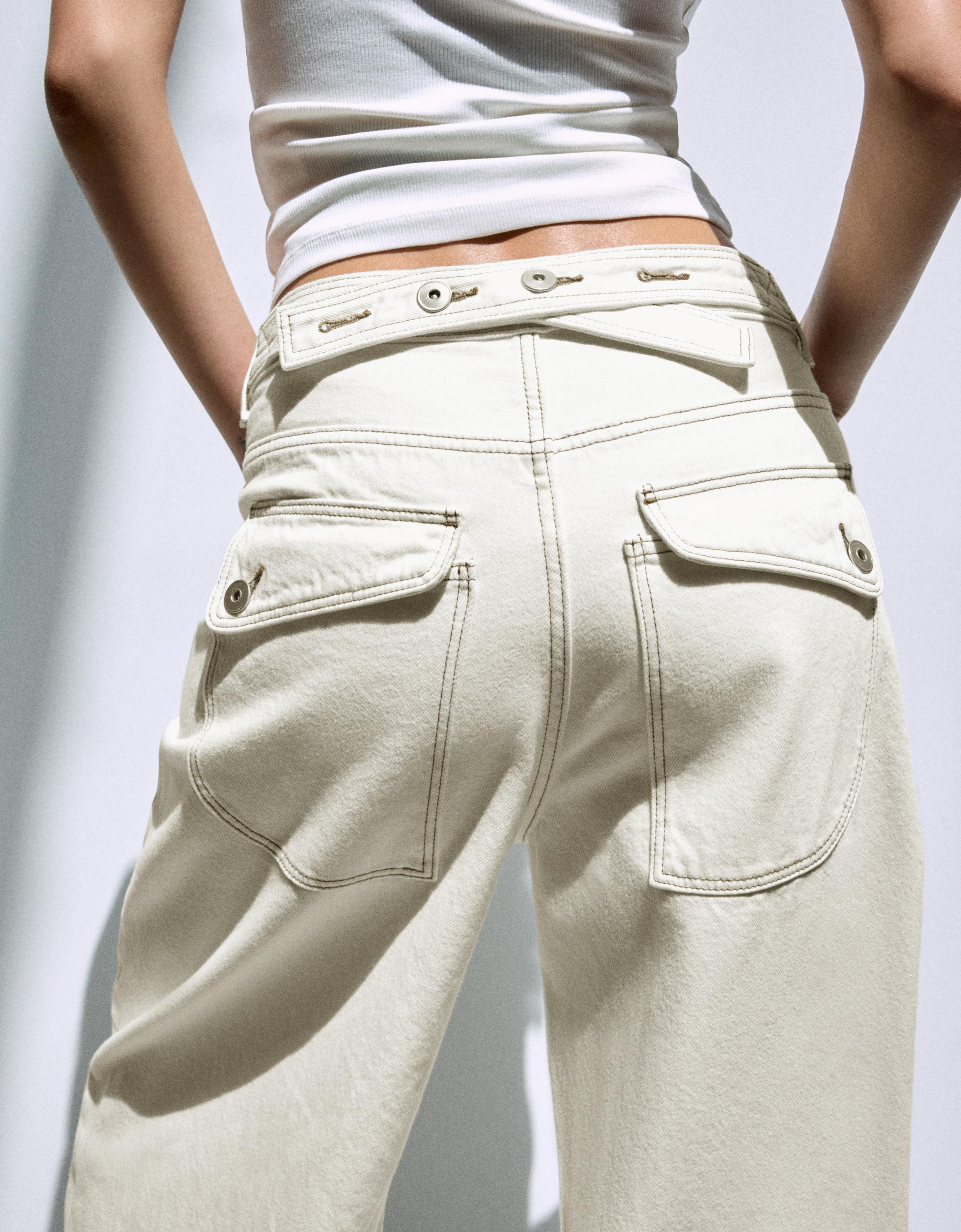 Ripped balloon fit jeans with back buckle — Cream