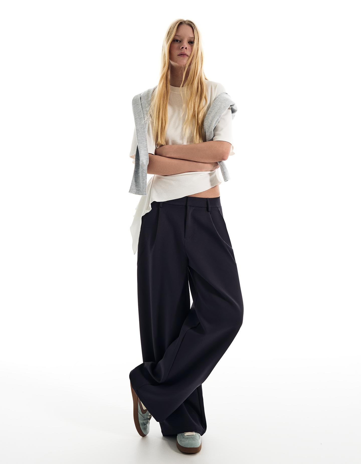 Bershka Pantaloni Voluminosi In Doppio Tessuto Donna 42 (Eu 38) Marino